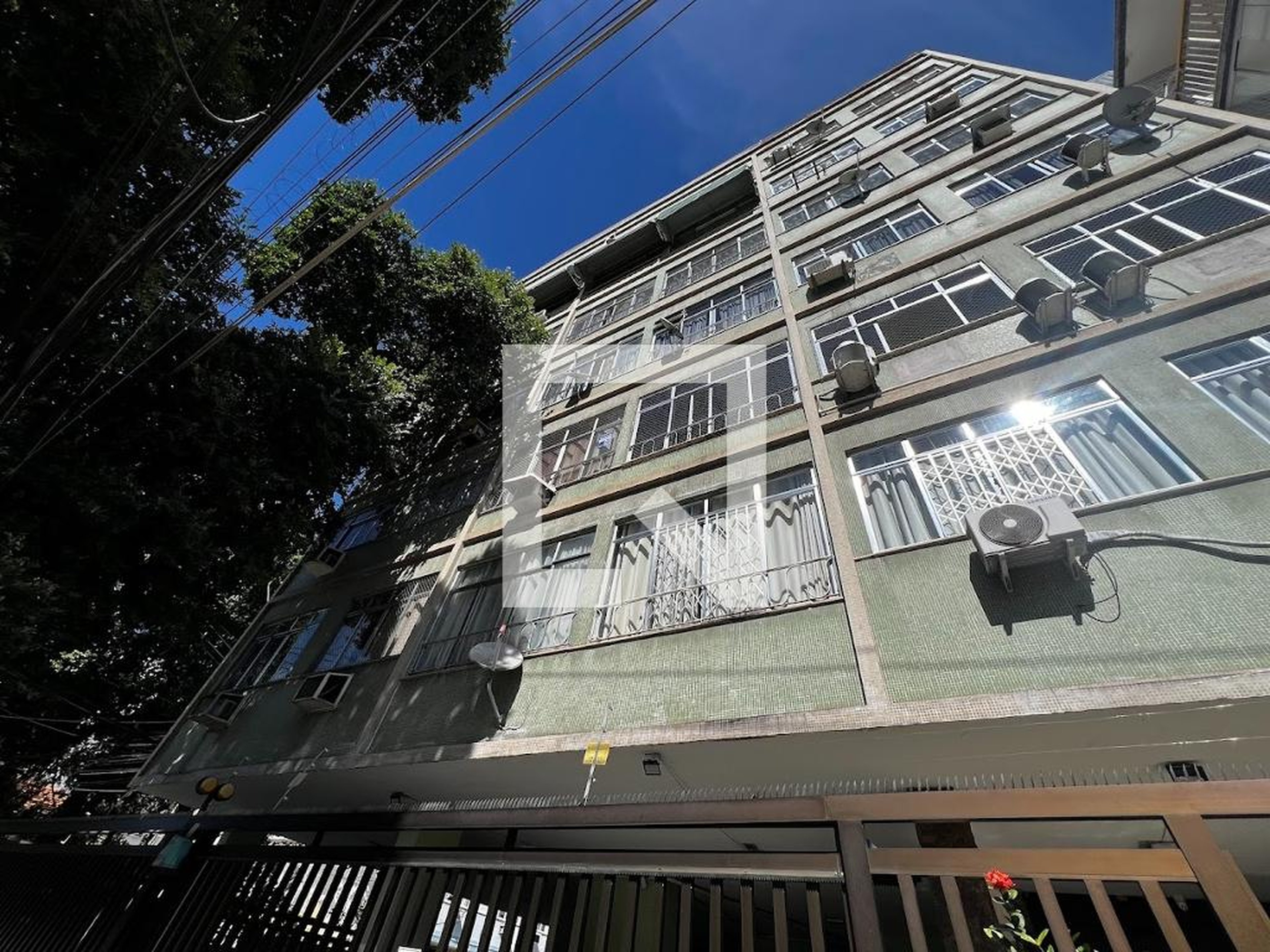 Fachada Condomínio em Rua Visconde de Itamarati, 2