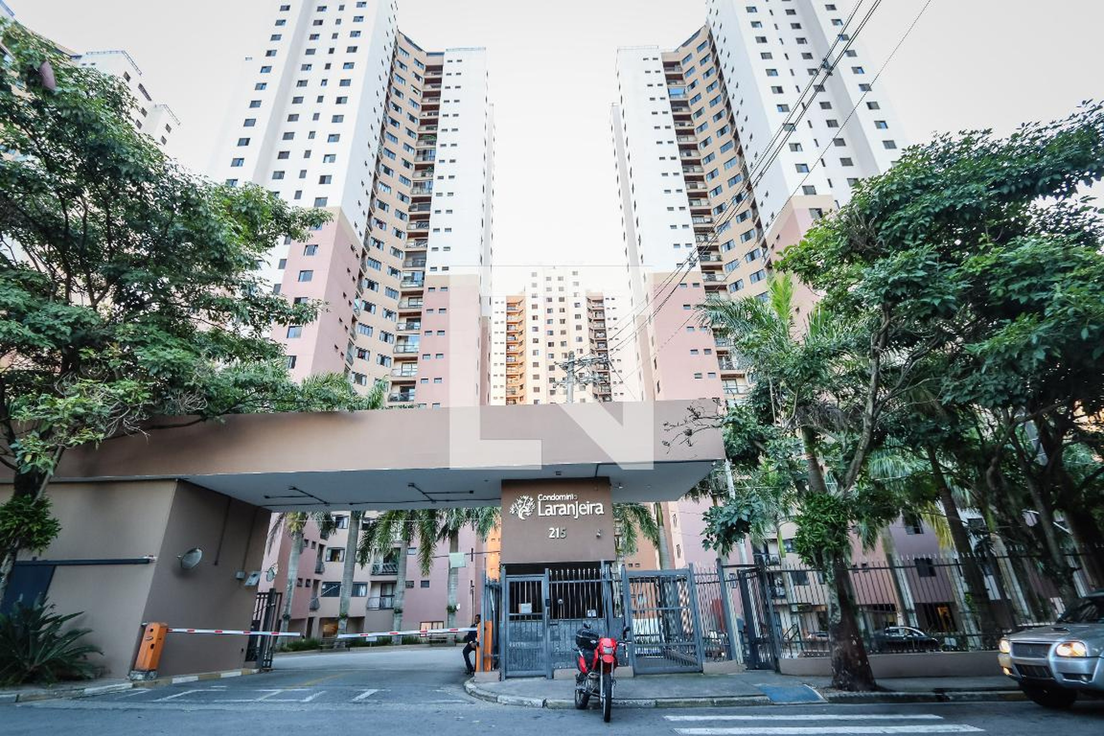 Fachada do Prédio Condomínio Laranjeira