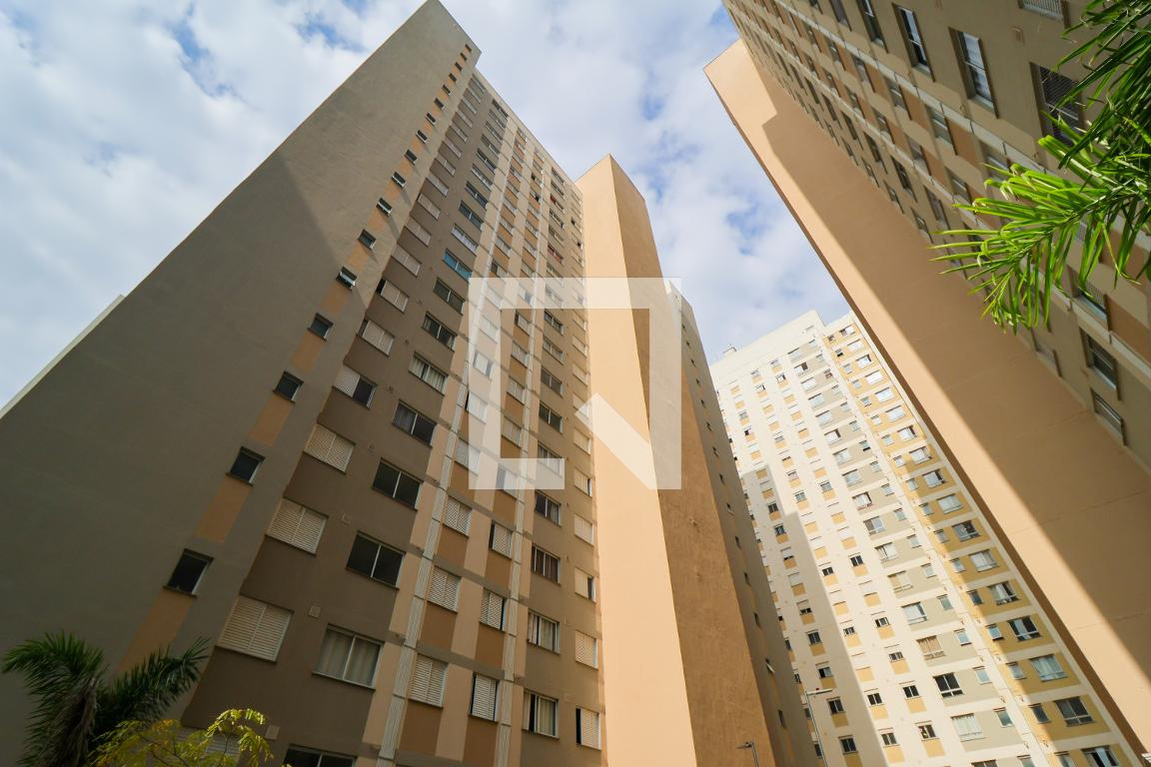 Fachada Condomínio em Rua Isaias Fontes, 47