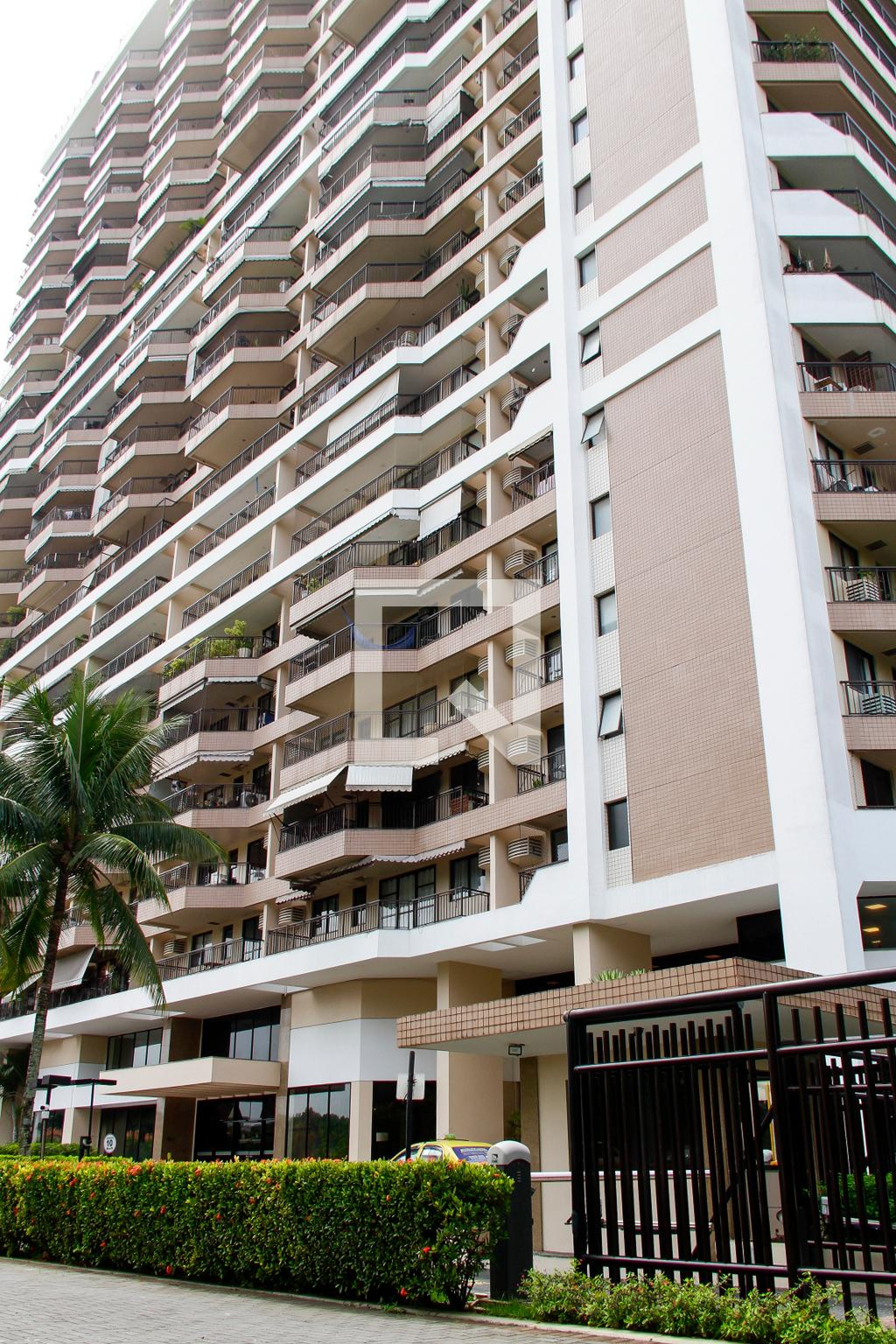 Fachada Condomínio em Avenida Prefeito Dulcídio Cardoso, 2949