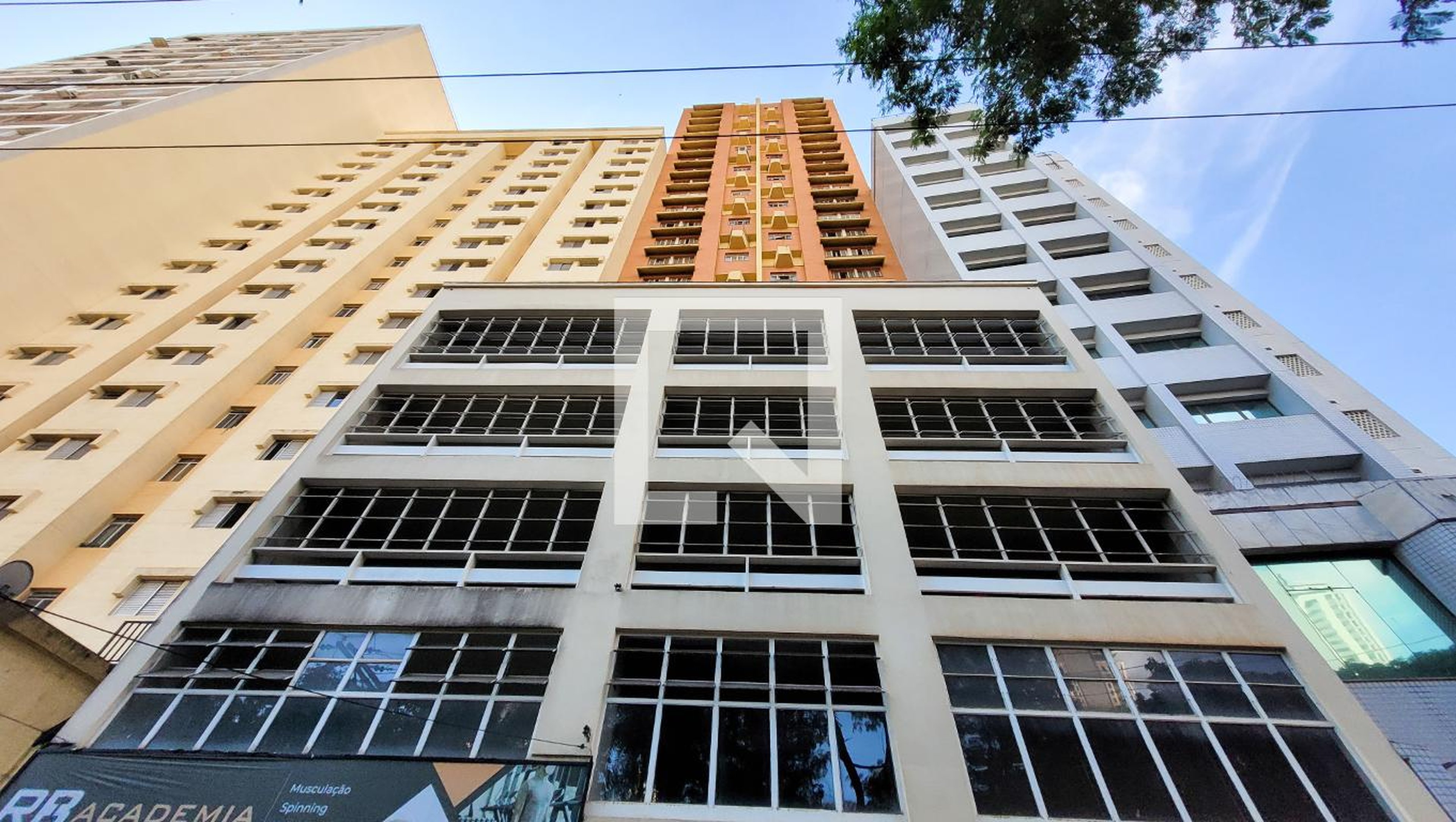 Fachada Condomínio em Rua Barão de Jaguara, 460