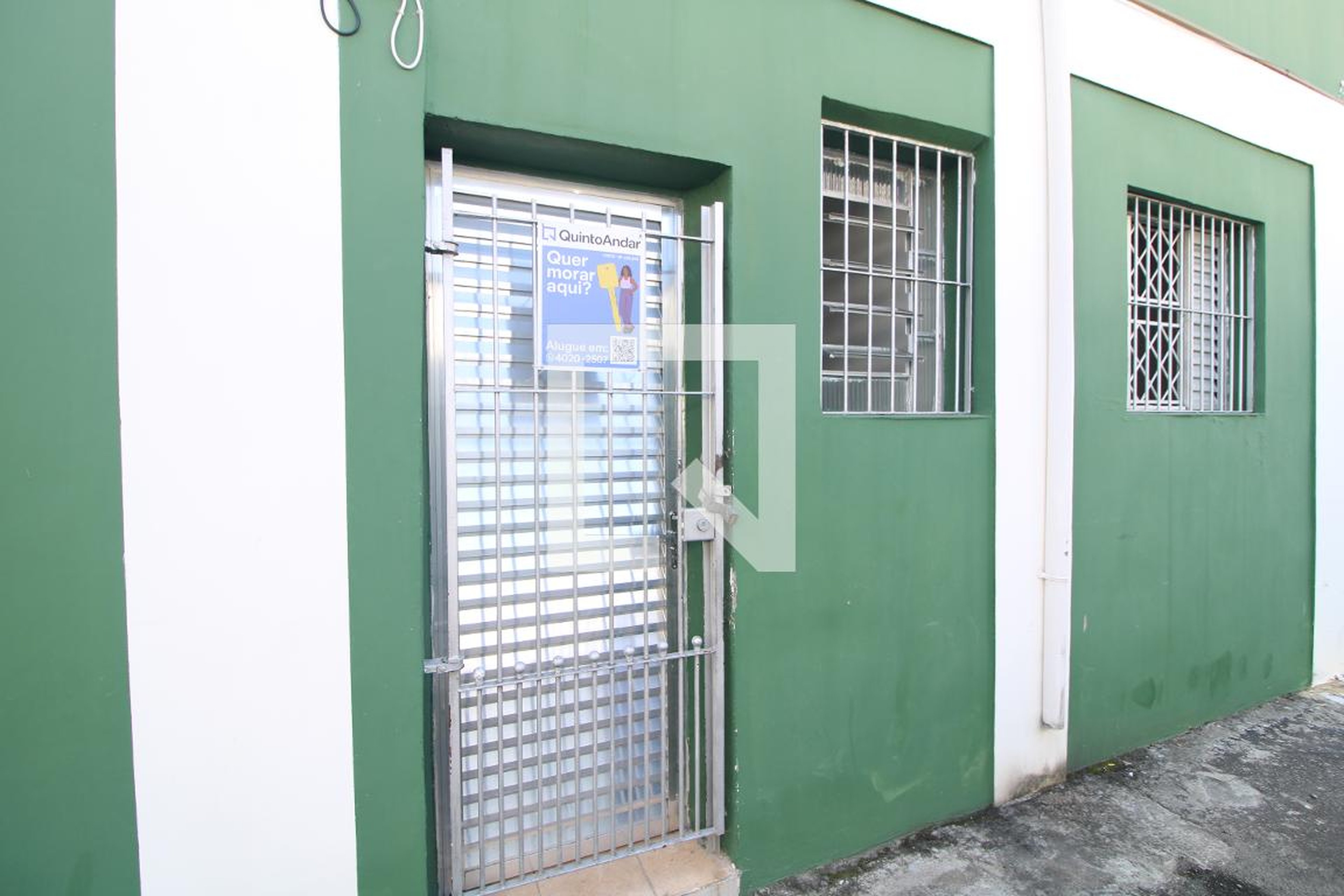 Fachada Condomínio em Rua Jorge Dias, 94