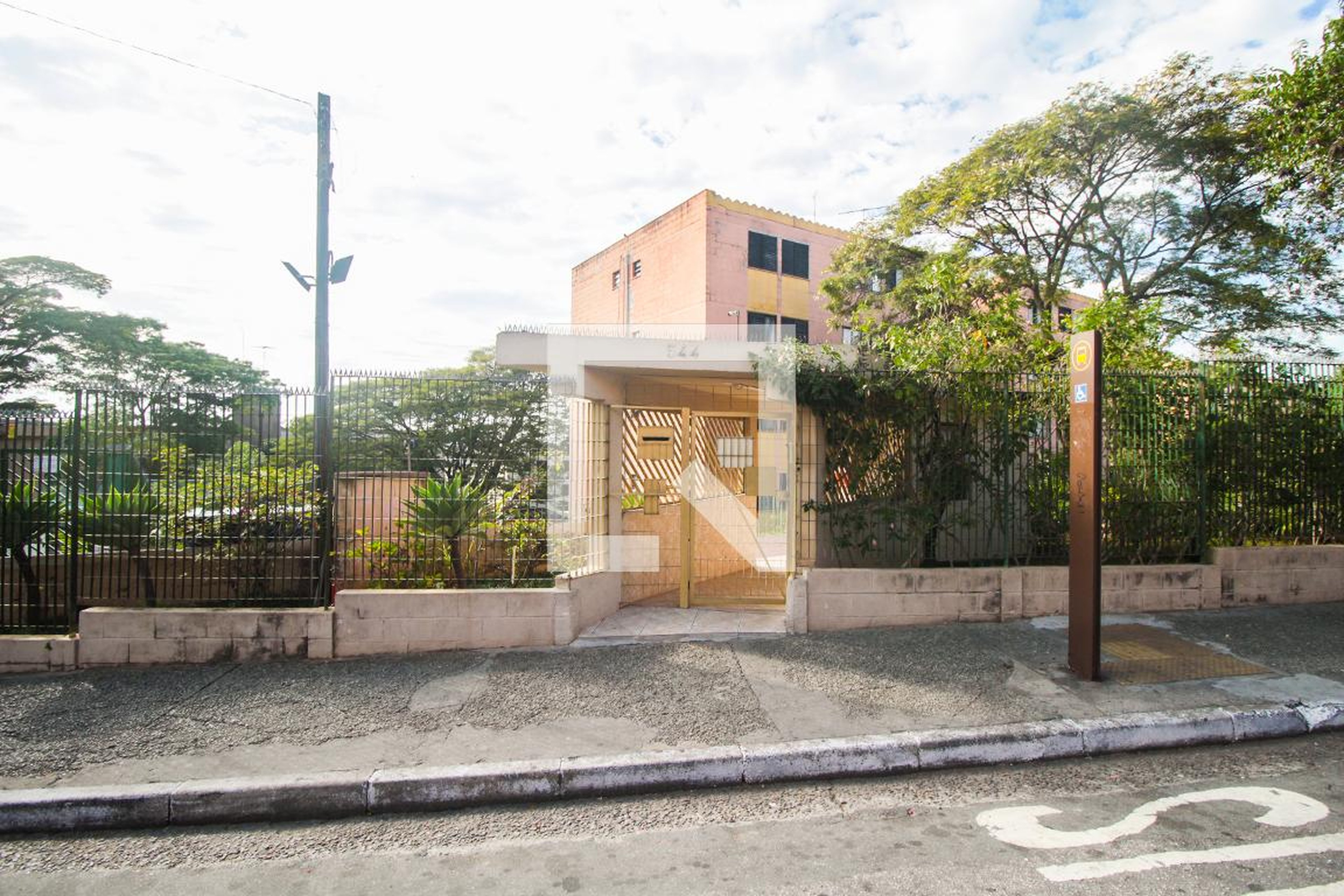 Fachada Condomínio em Avenida das Alamandas, 544