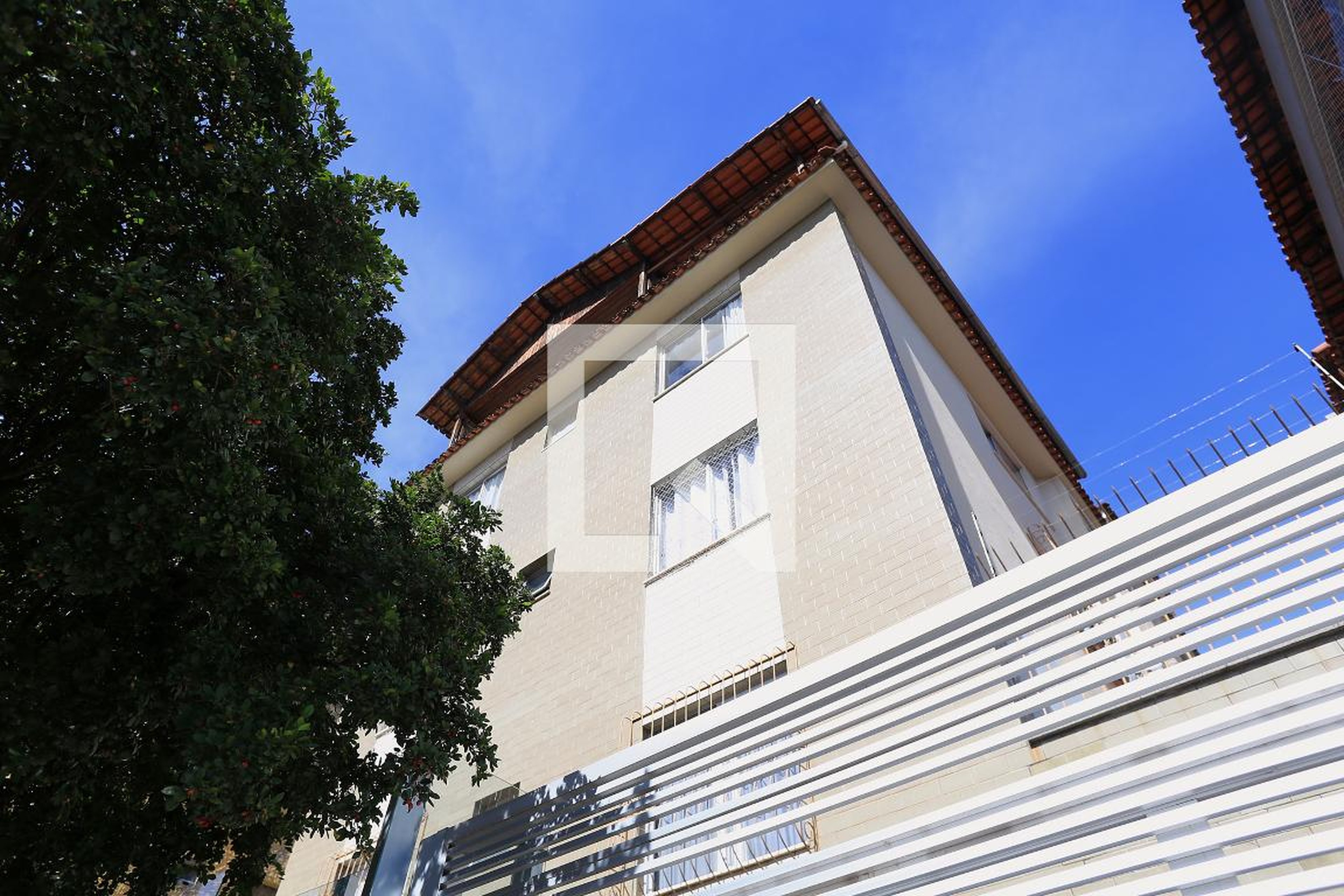 Fachada Condomínio em Rua Benjamim Moss, 254