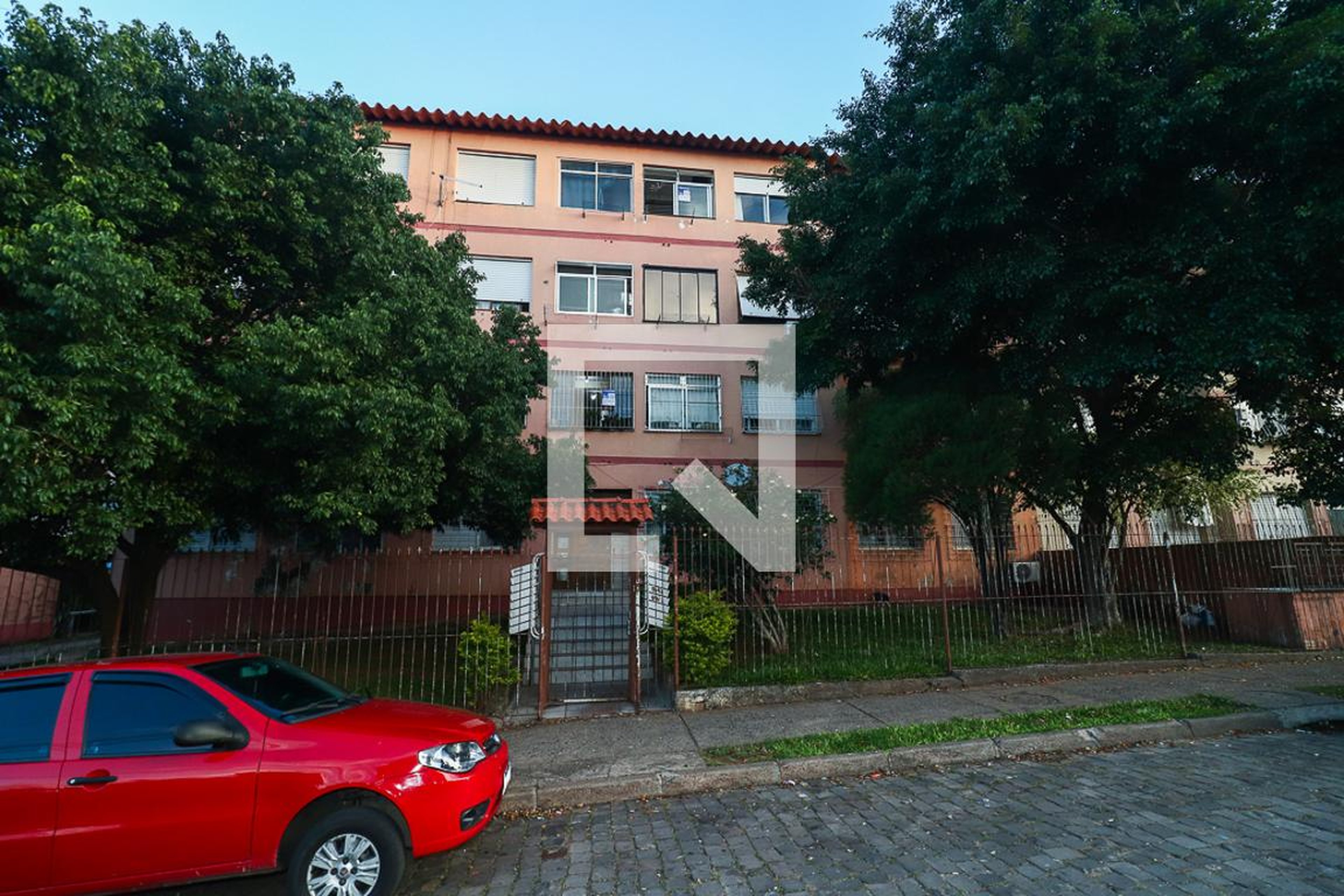 Fachada Condomínio em Rua Carmelita Grippi, 155