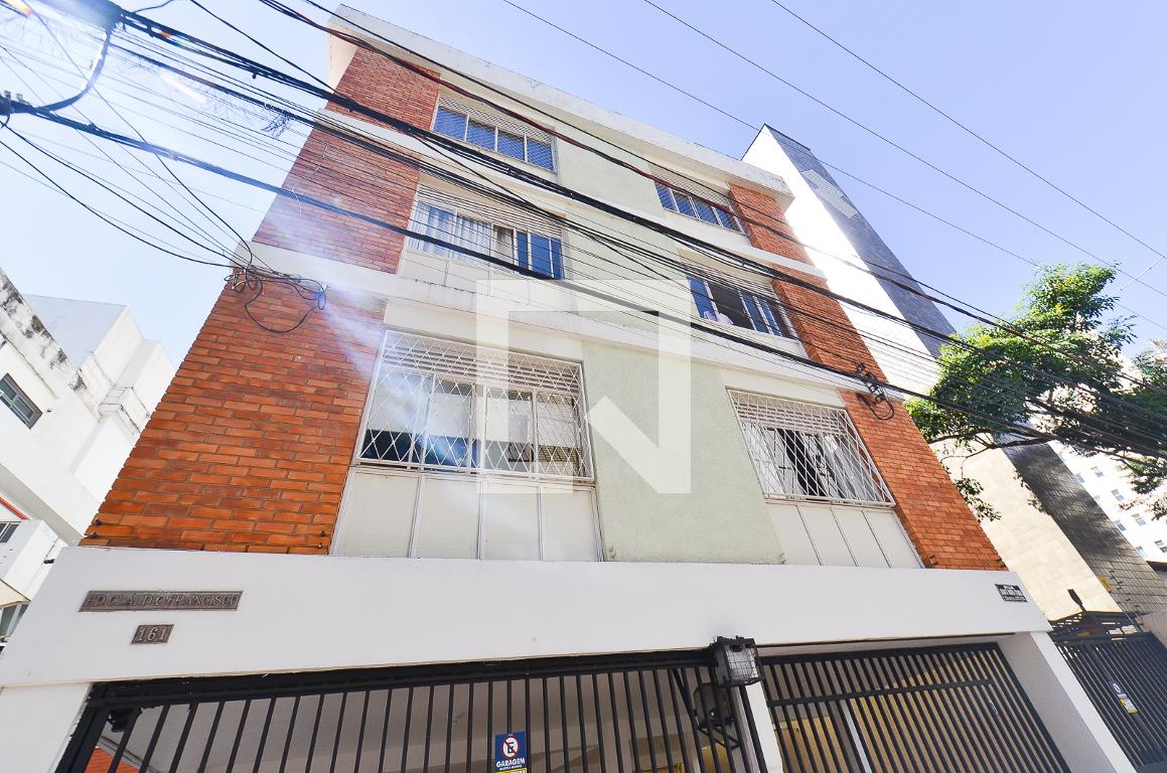 Fachada Condomínio em Rua Santa Maria Itabira, 161