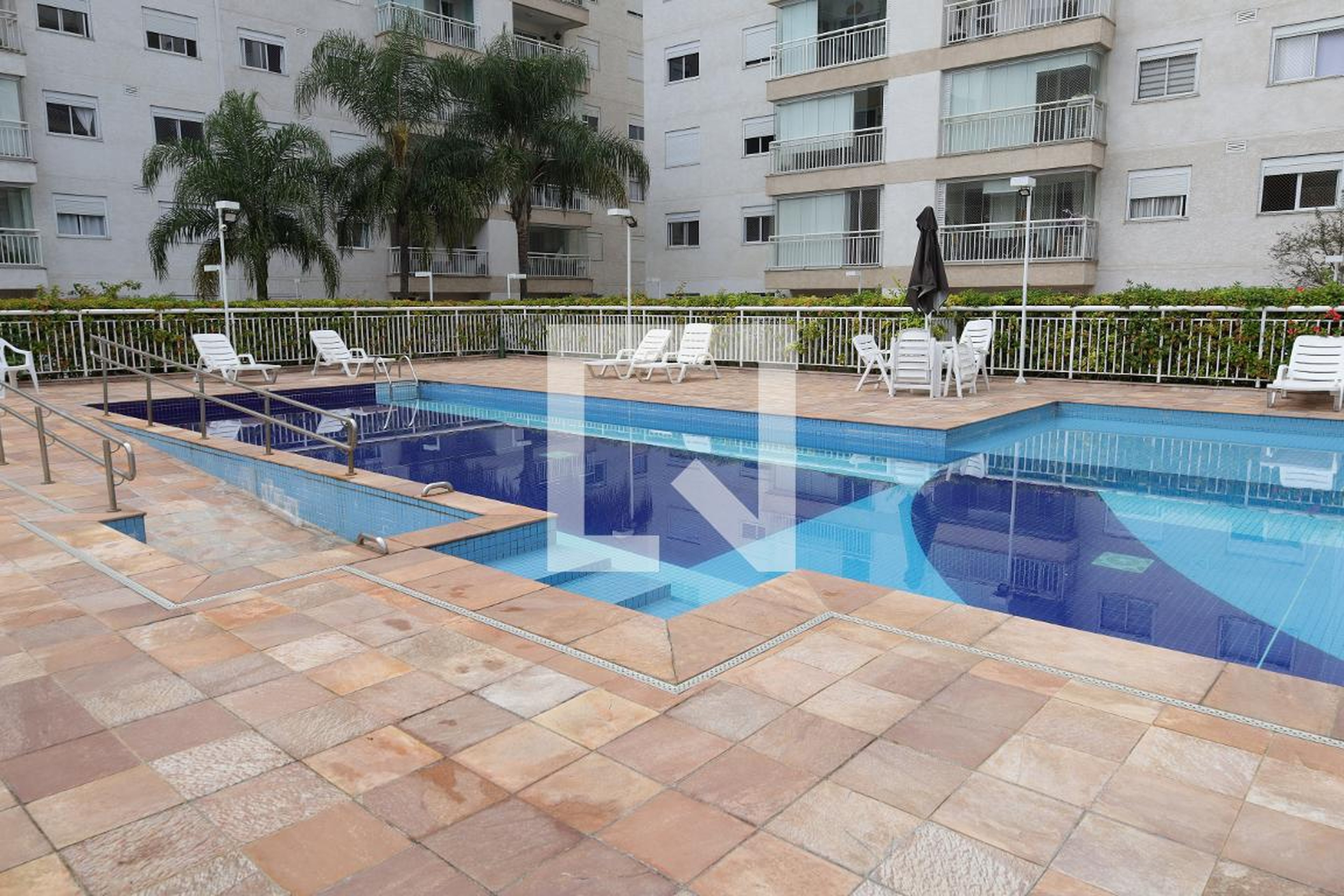 Piscina - Vila Nova Sabará - Praça Flora