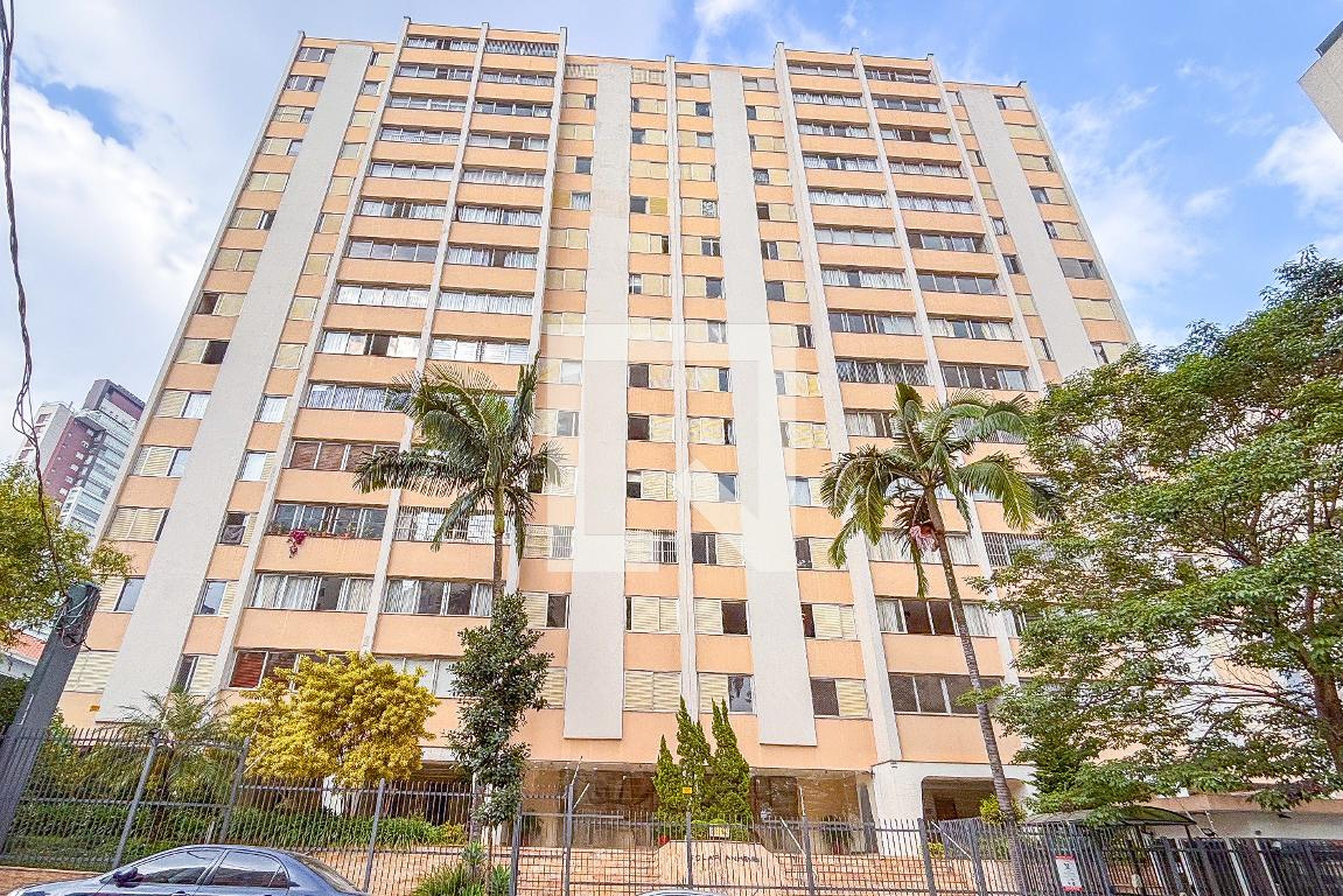 Fachada Condomínio em Rua Doutor Tomás Carvalhal, 865