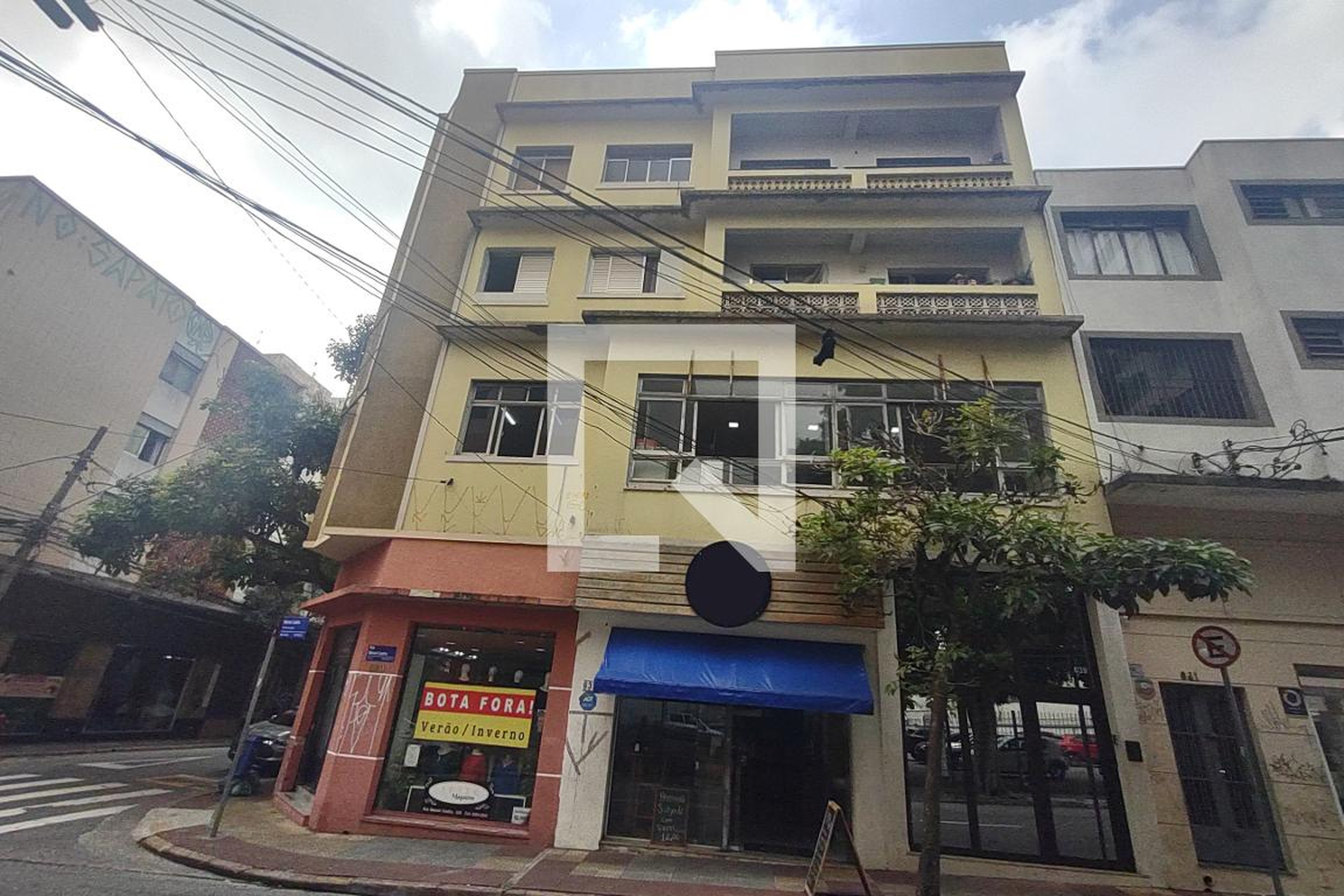 Fachada Condomínio em Rua Manoel Coelho, 639