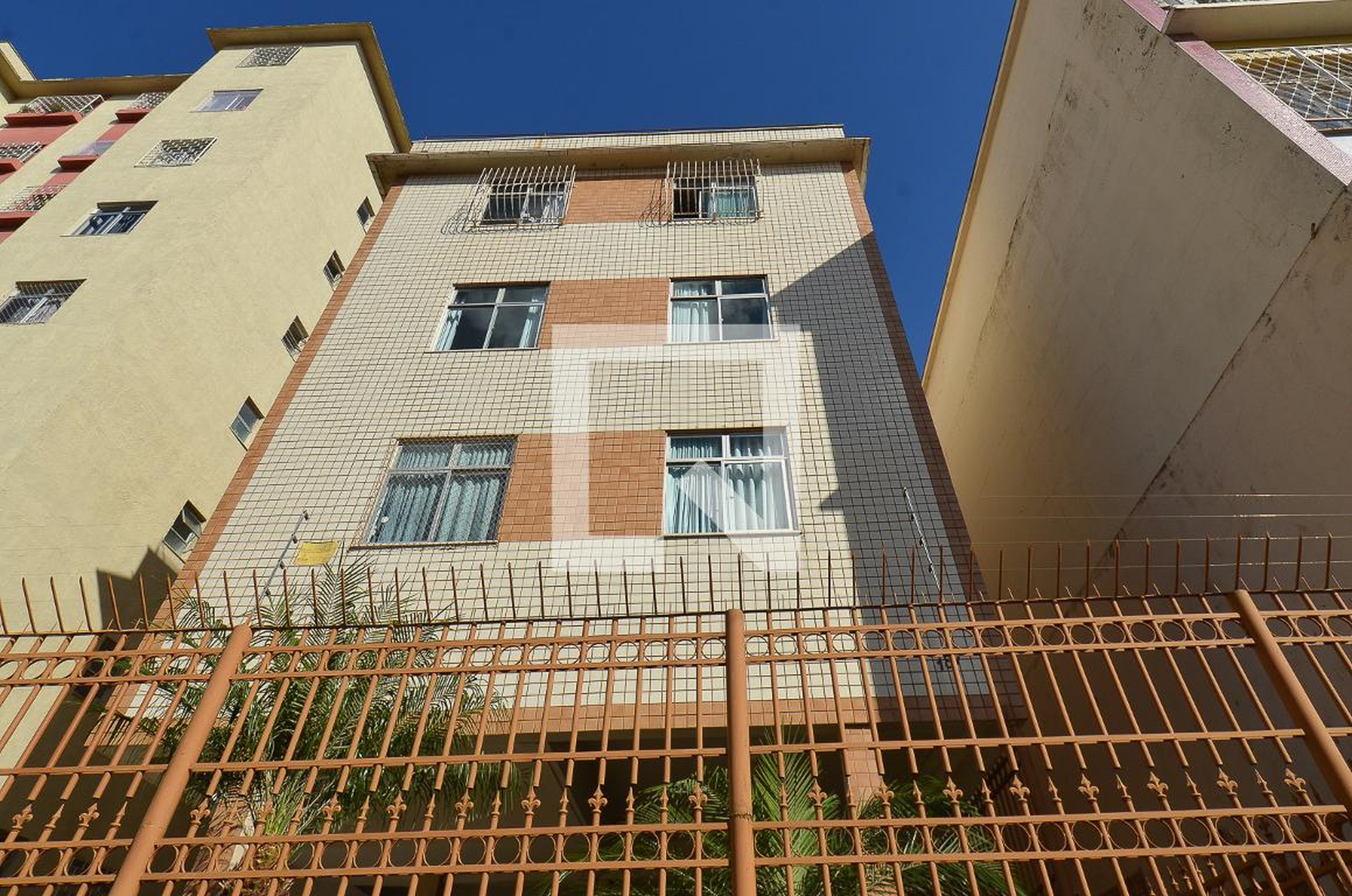 Fachada Condomínio em Rua Guaranésia, 187