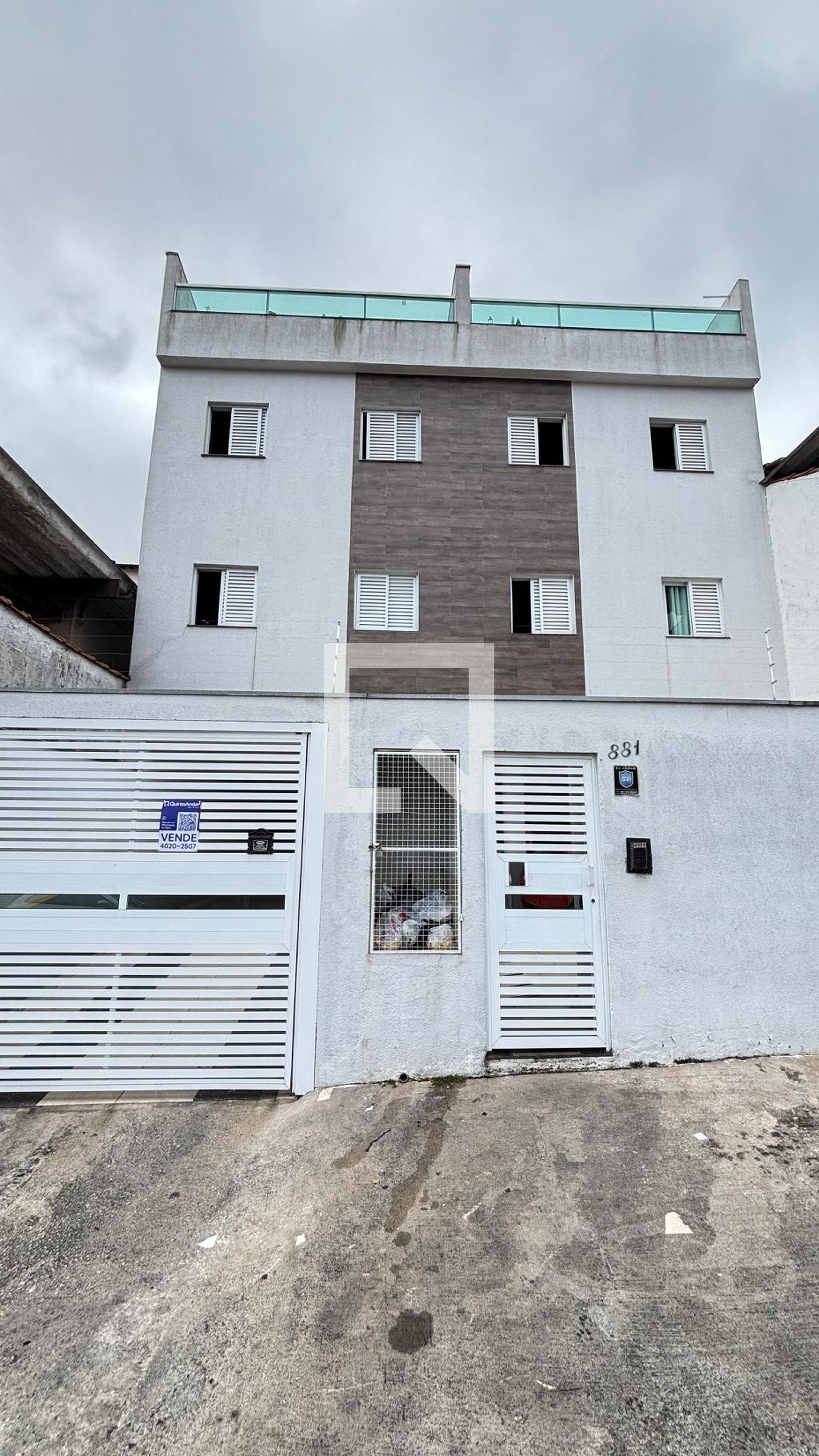 Fachada Condomínio em Rua Ingá, 881