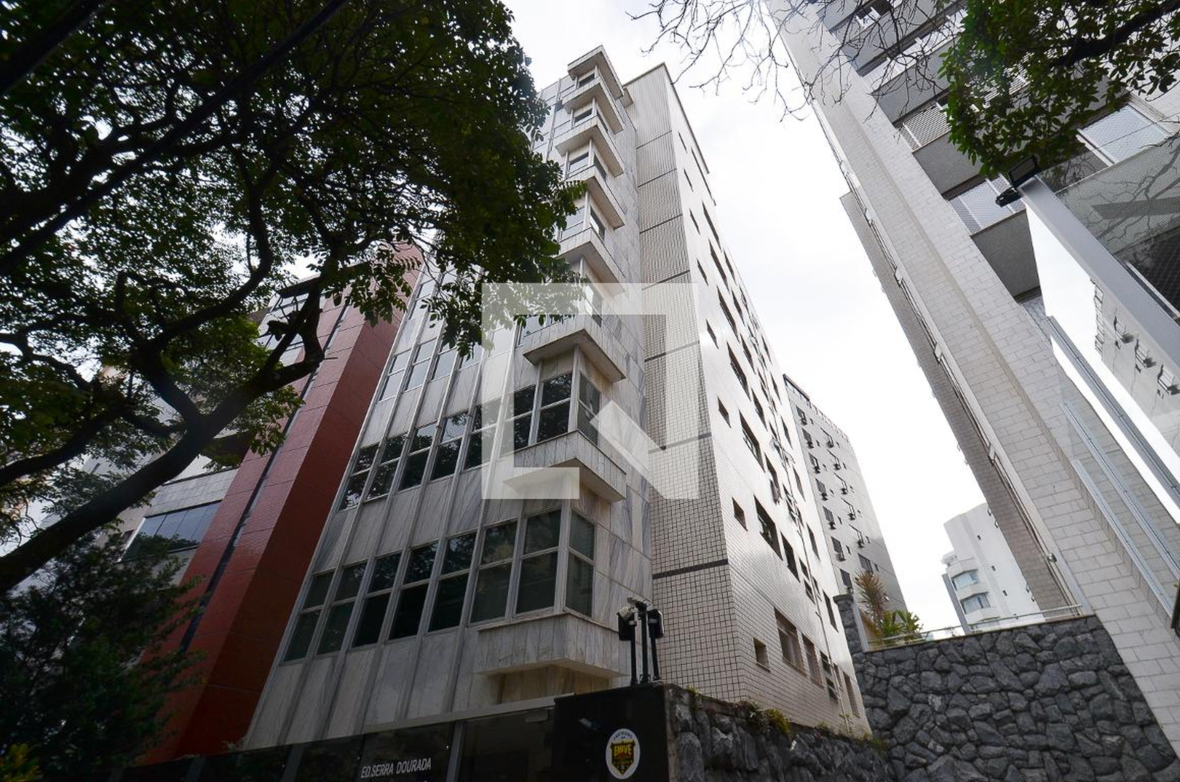 Fachada Condomínio em Rua Adolfo Pereira, 403