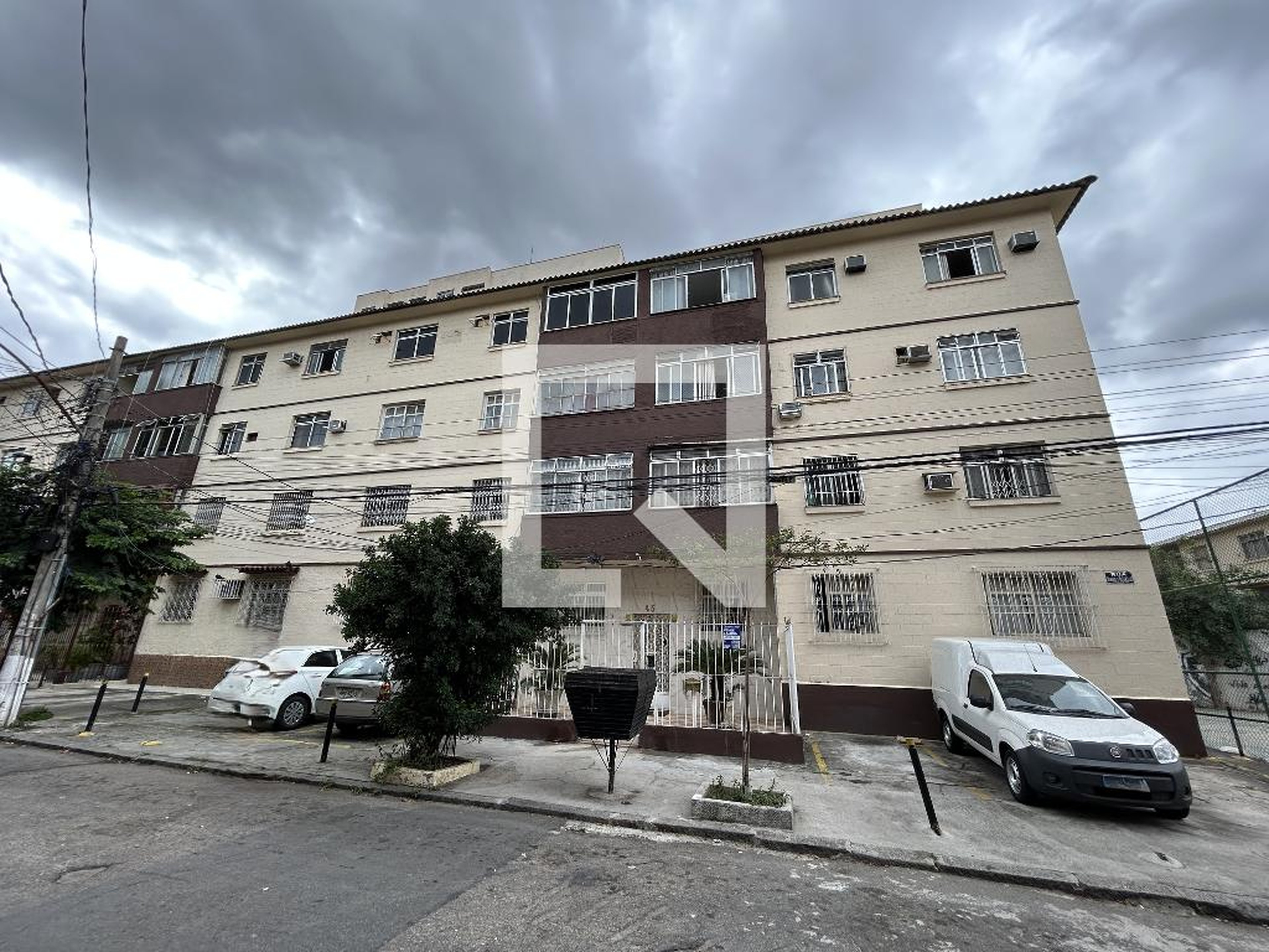 Fachada Condomínio em Rua Henrique de Vasconcelos, 45