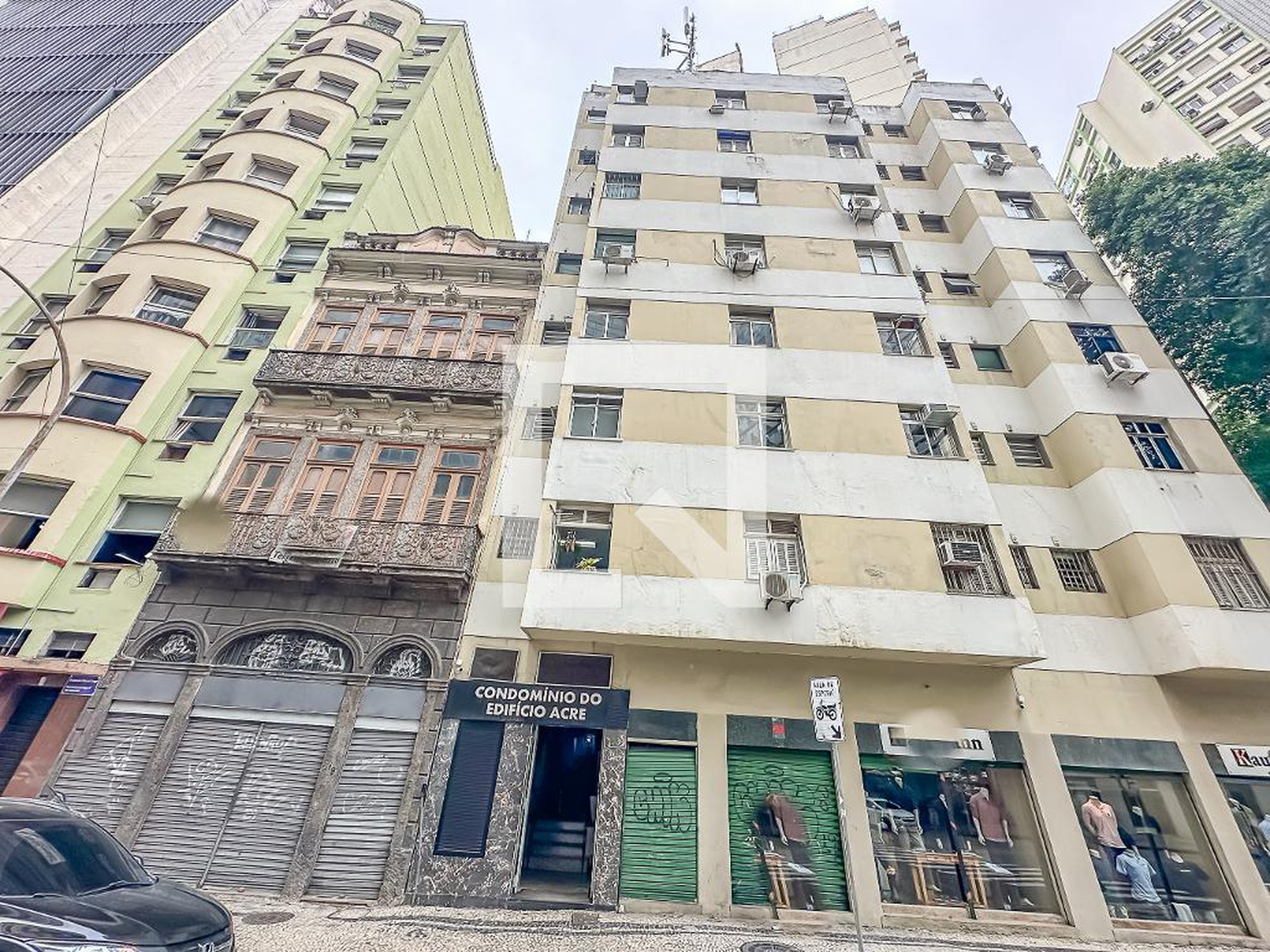 Fachada Condomínio em Rua Evaristo da Veiga, 21