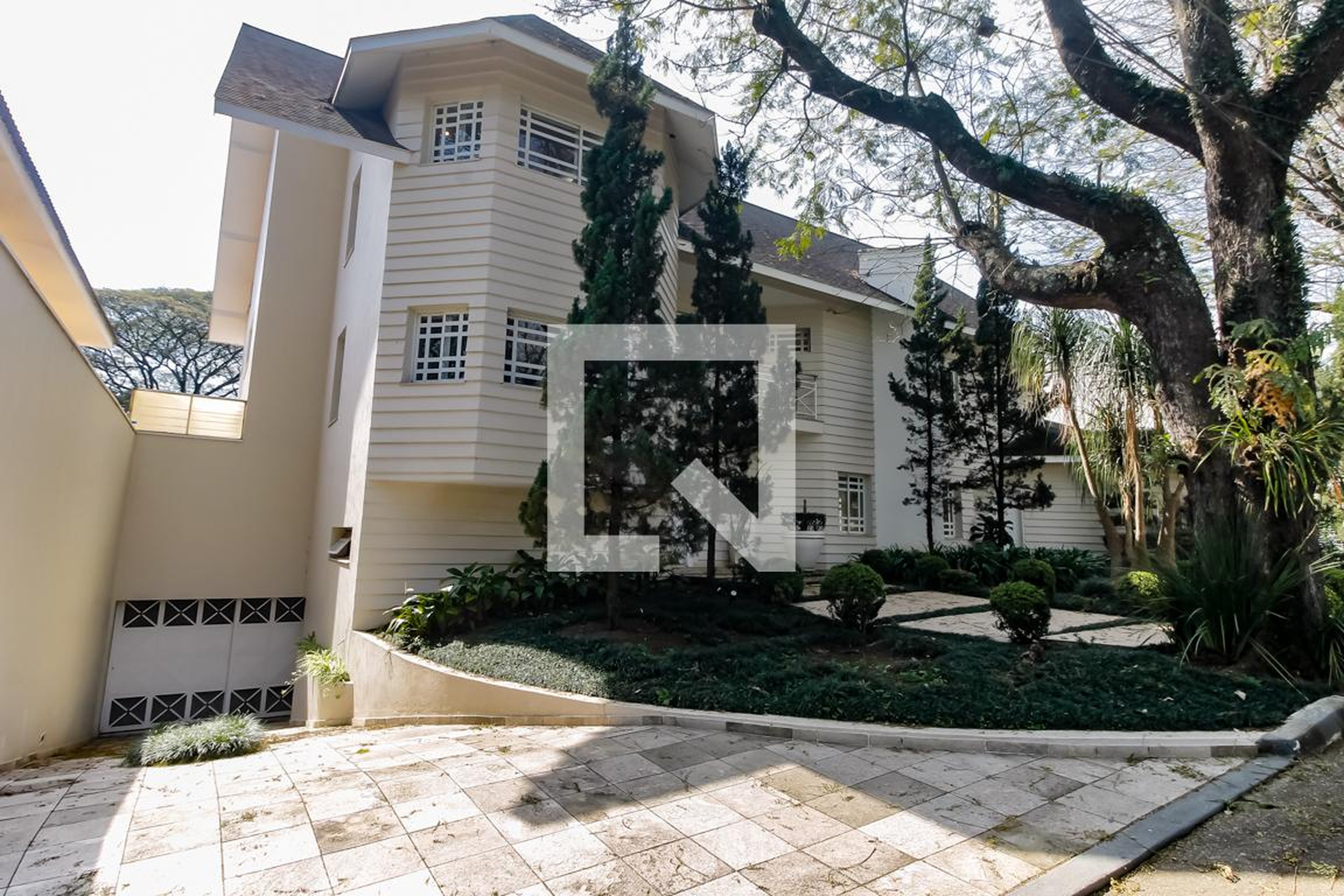 Fachada Condomínio em Rua Antônio Carlos Salles Filho, 70