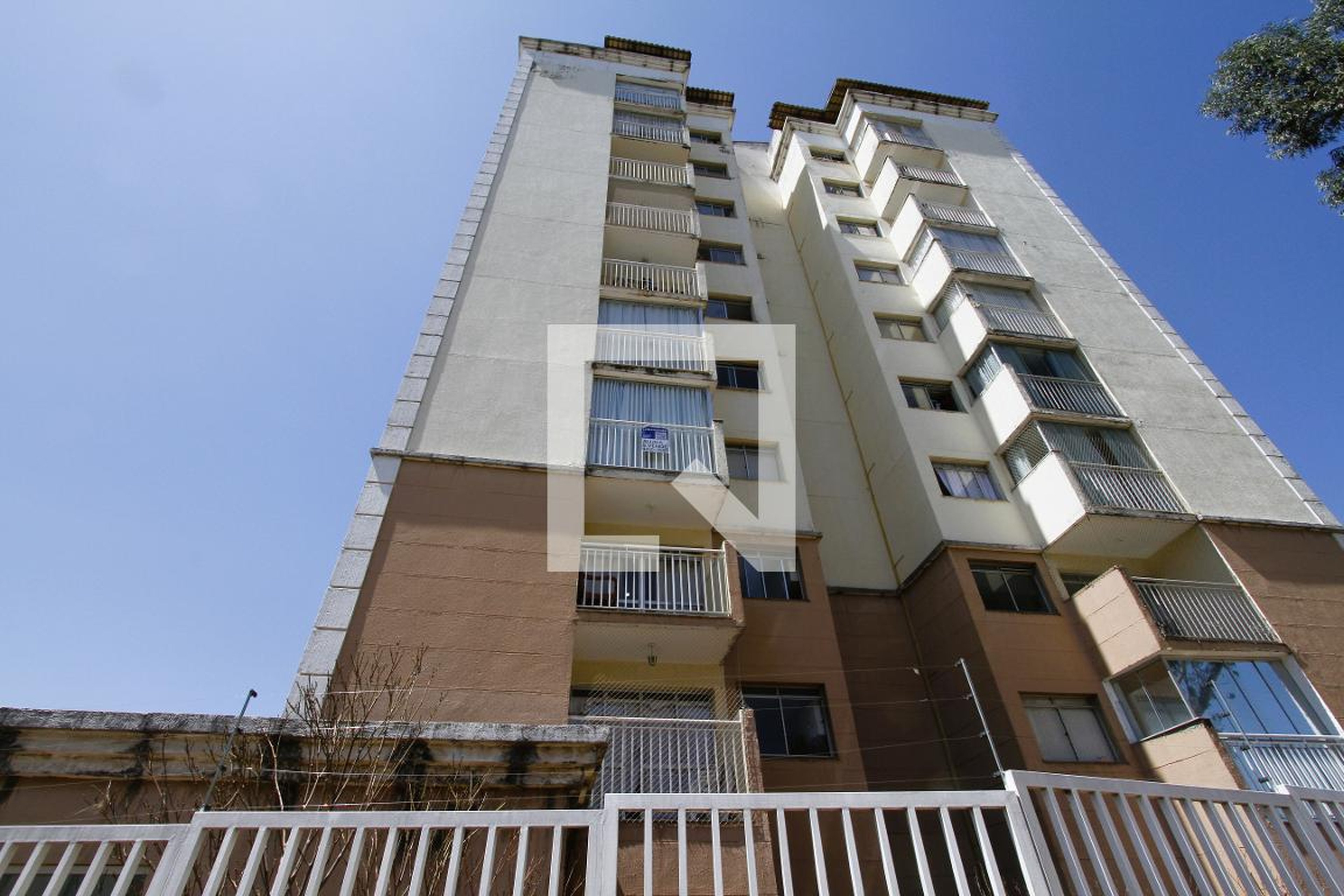 Fachada Condomínio em Rua Cruz Alta, 691