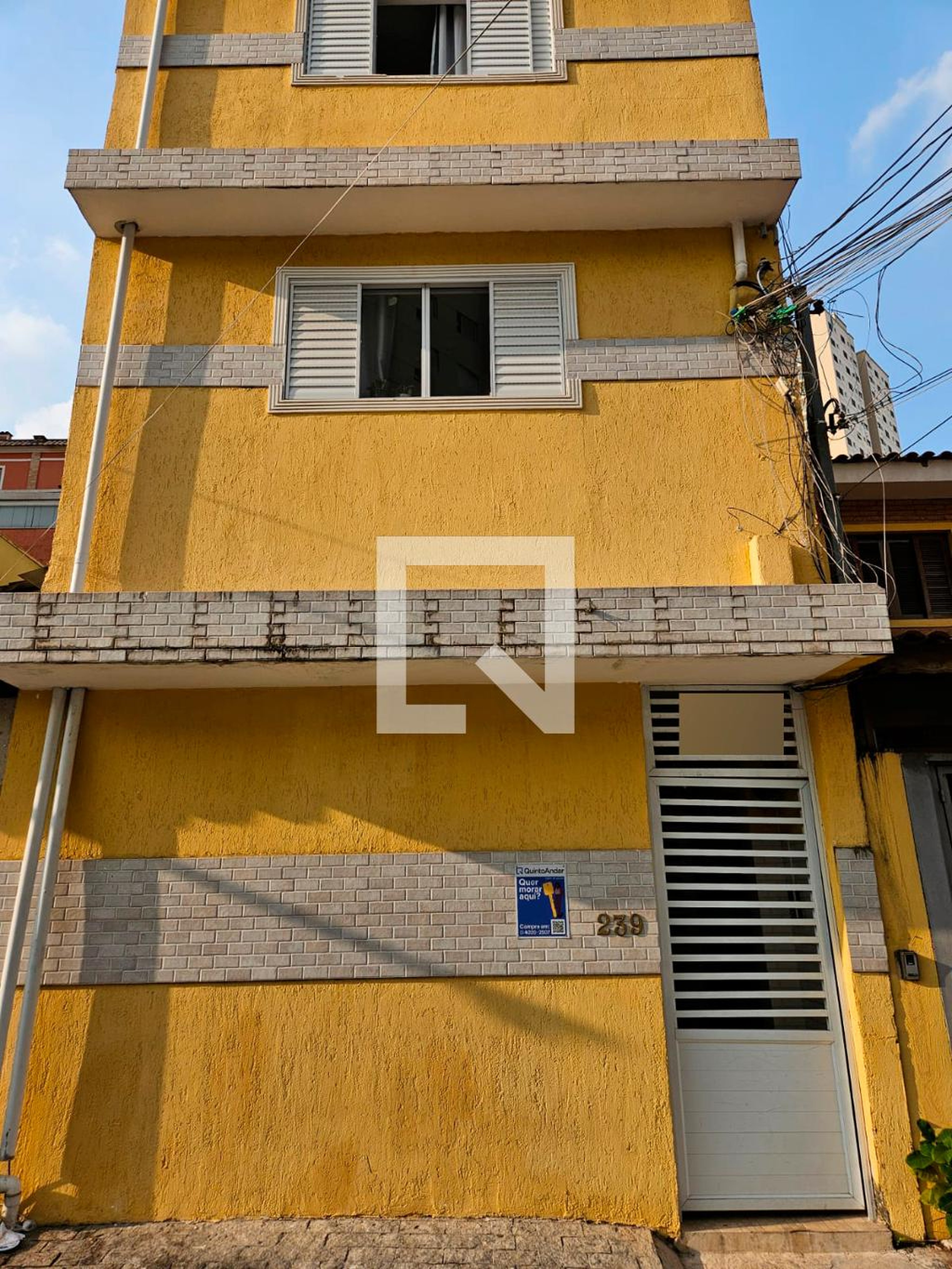Fachada Condomínio em Rua Sabino, 239