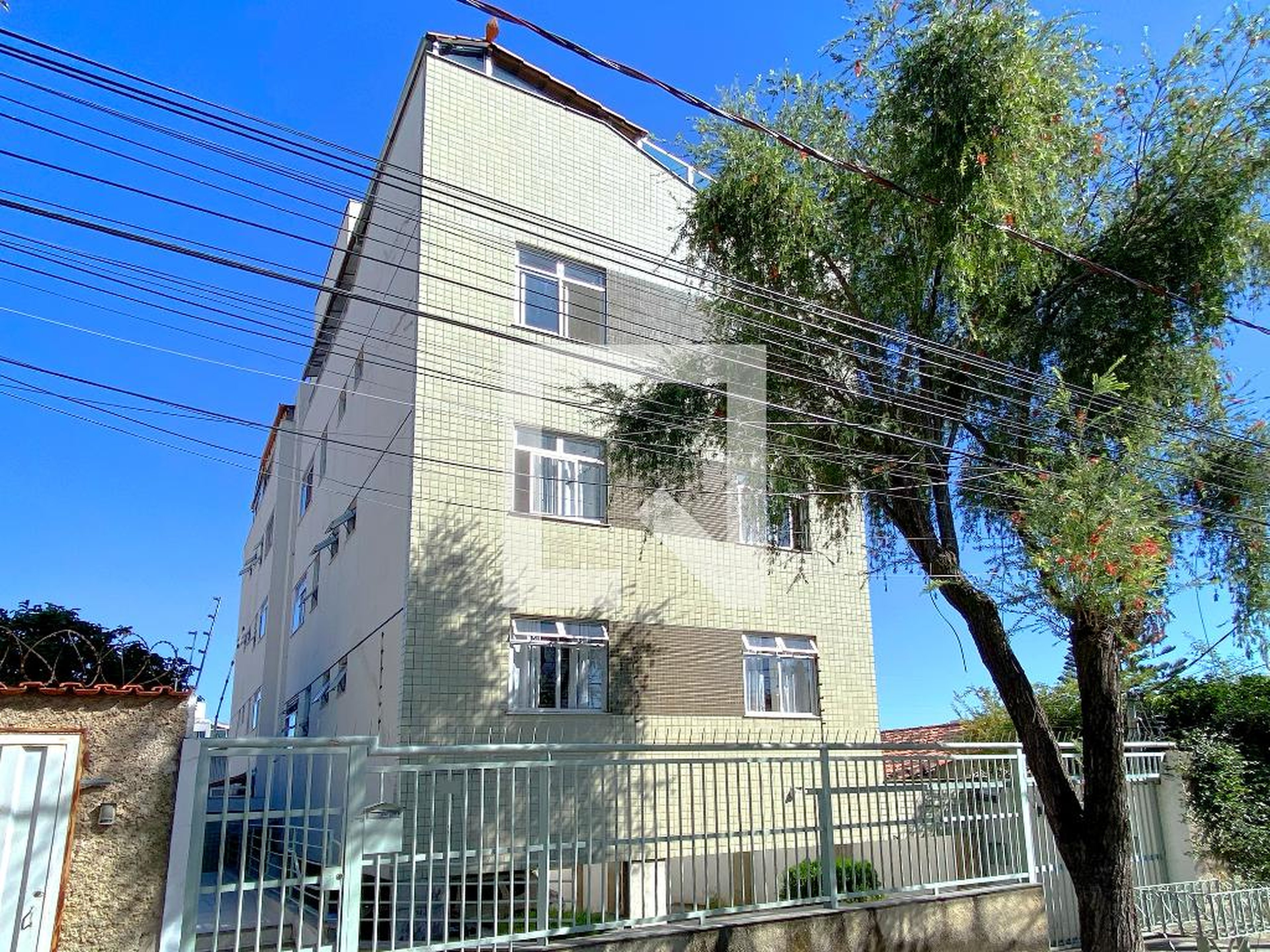 Fachada Condomínio em Rua Carmésia, 1381