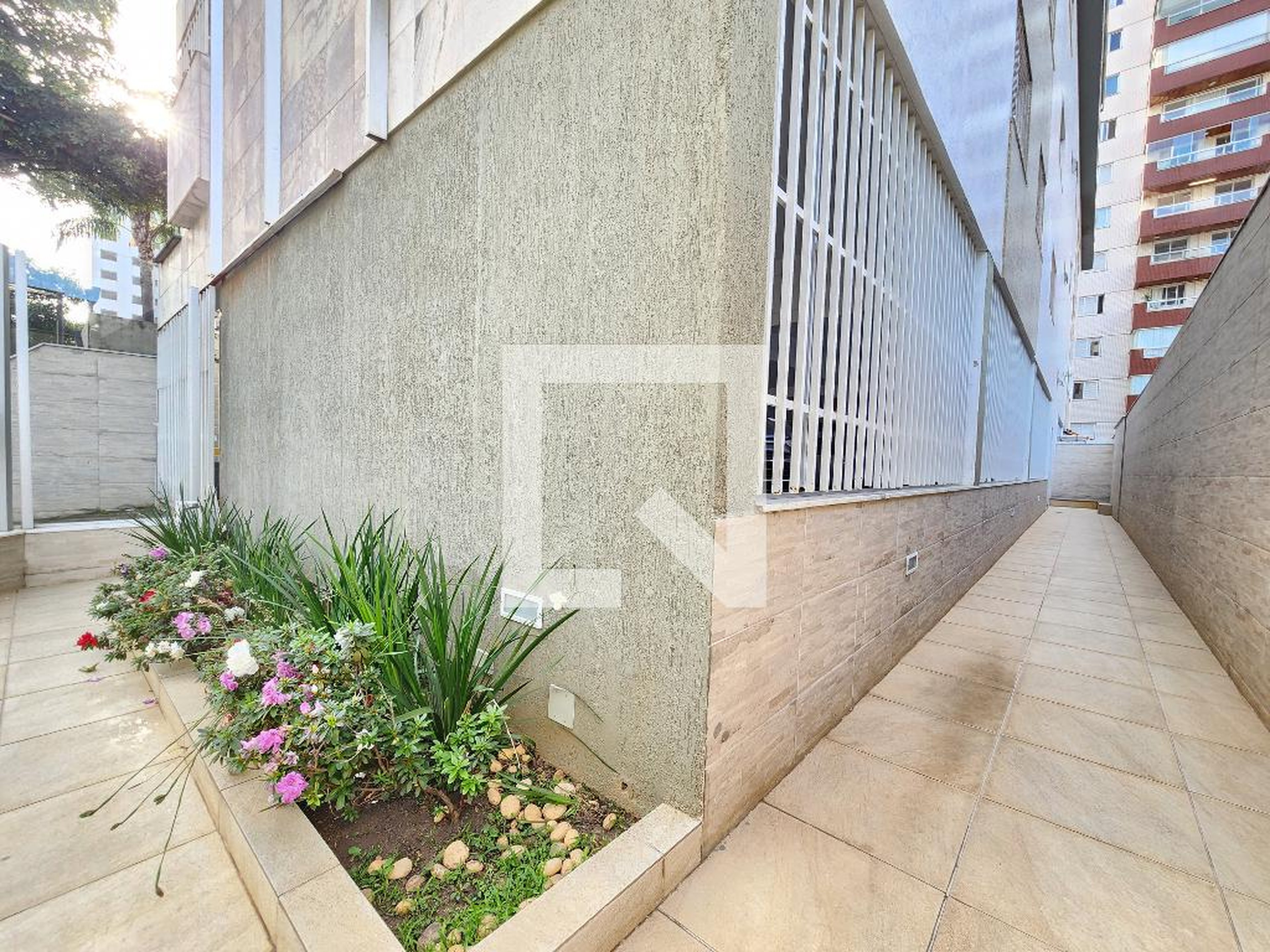 Entrada Condomínio em Rua Montes Claros, 465