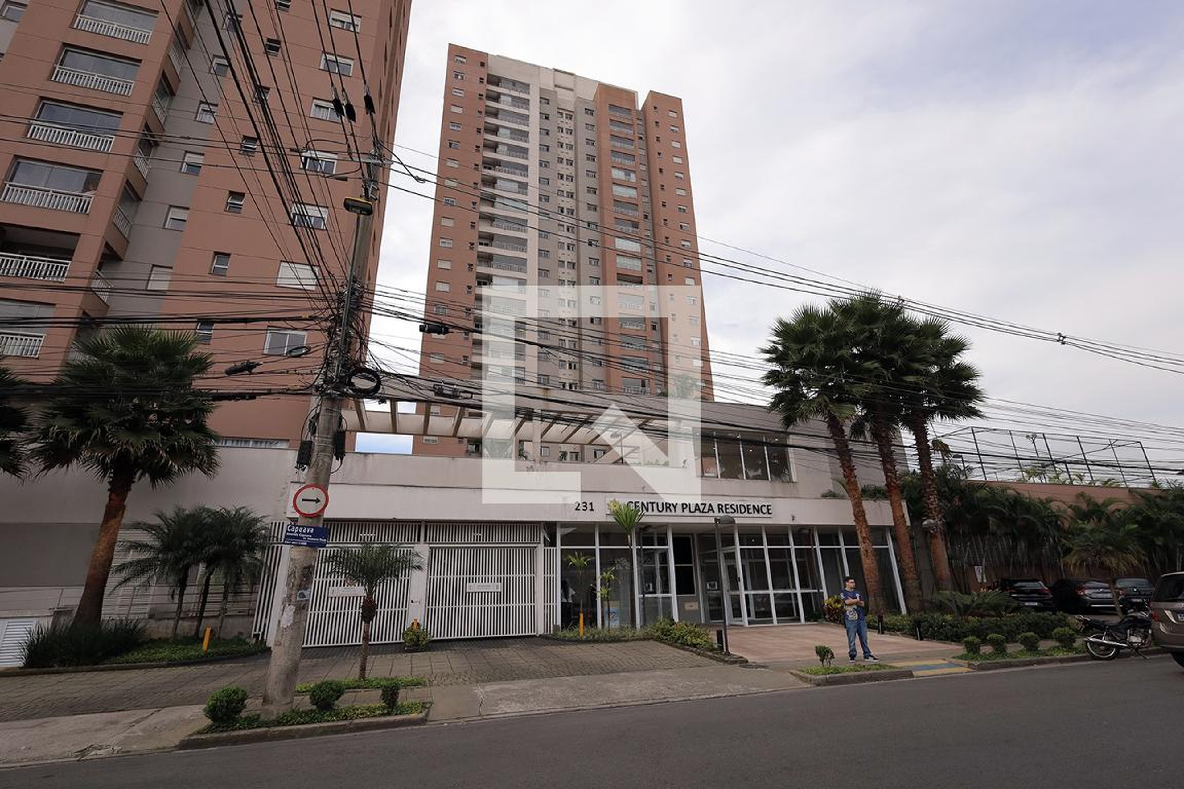 Fachada Condomínio Century Plaza Residence