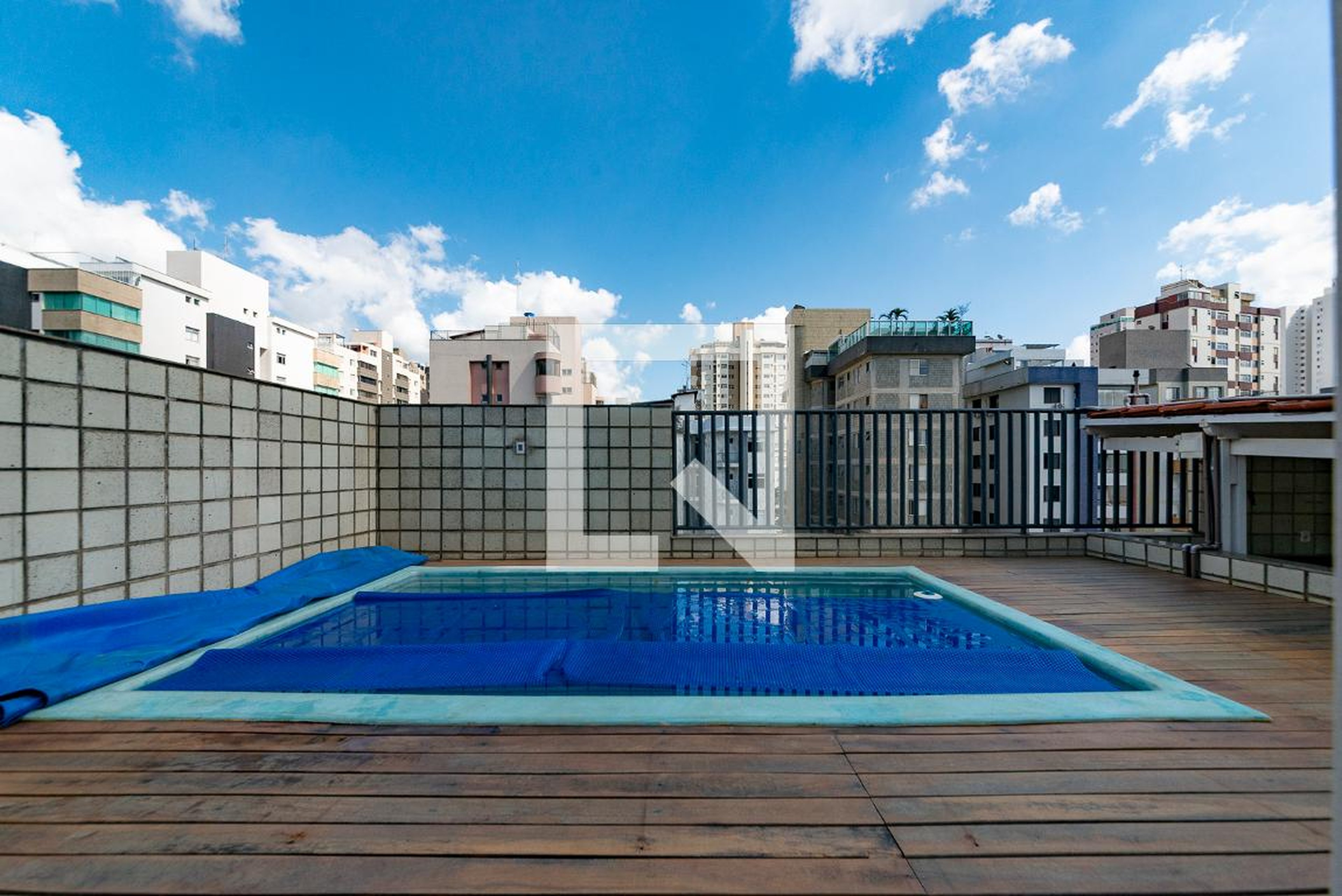 Piscina - Edifício Residencial Montes Claros