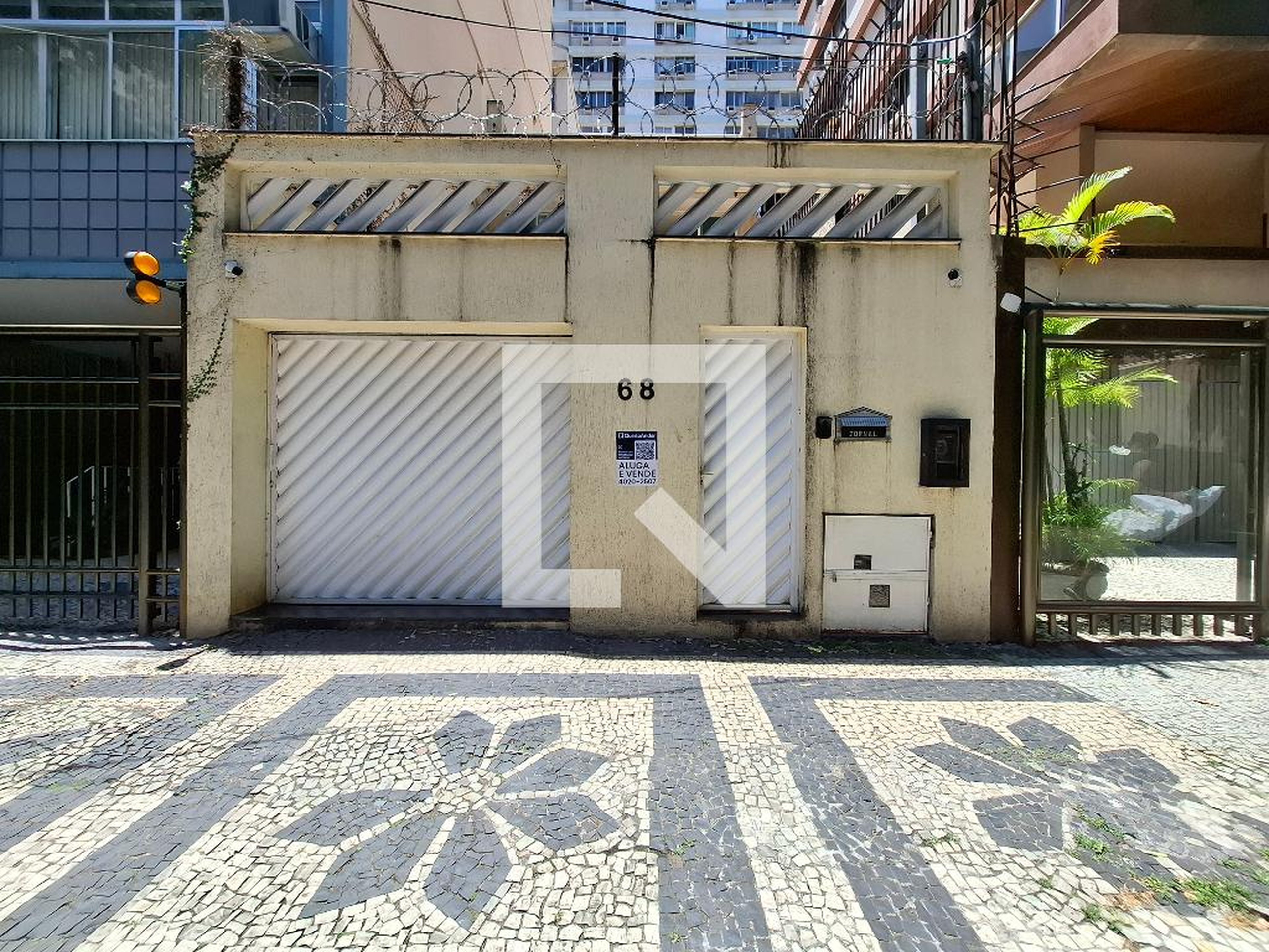 Fachada Condomínio em Rua Coelho Neto, 68