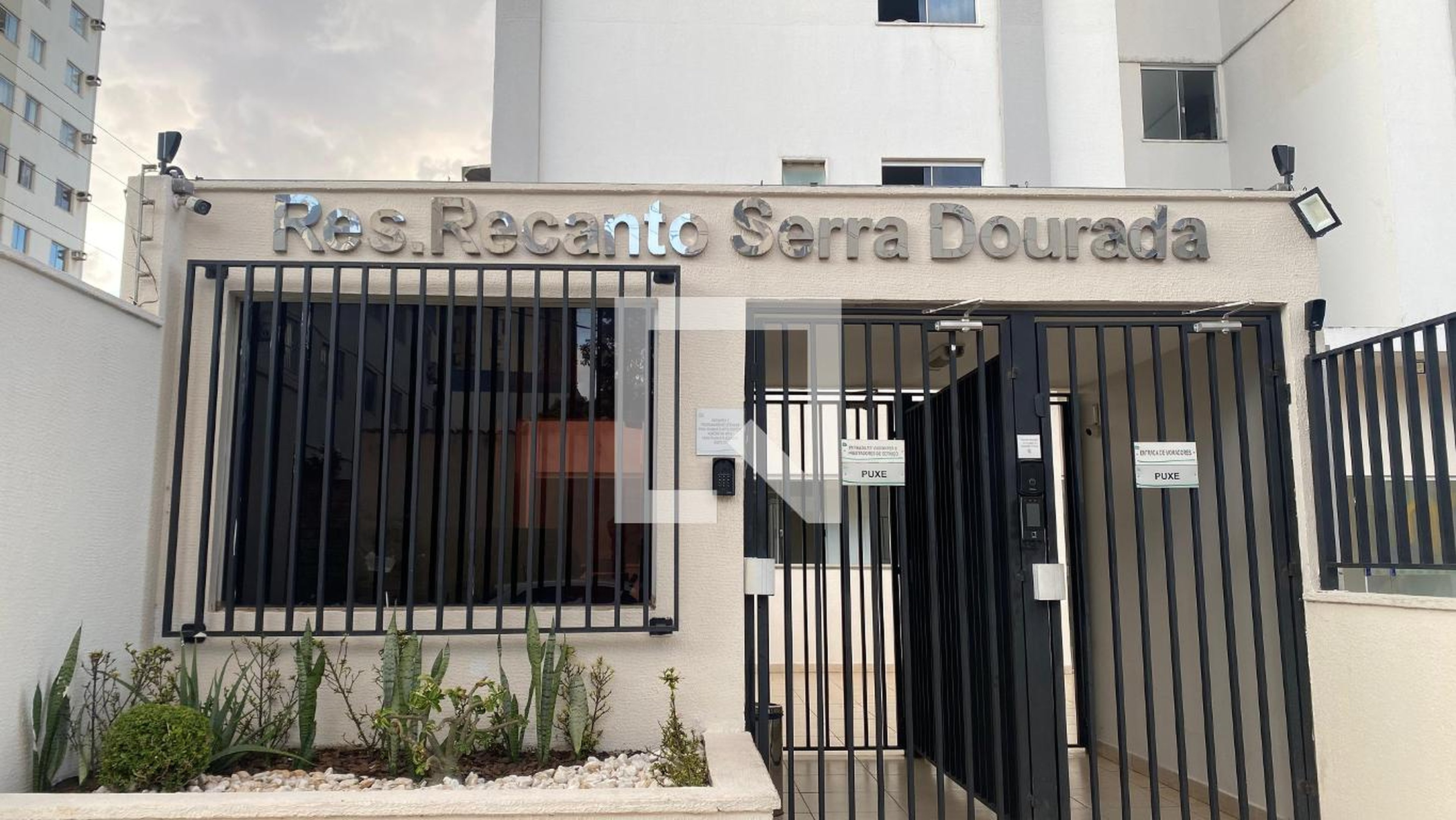 Fachada Condomínio em Rua das Oliveiras, 100