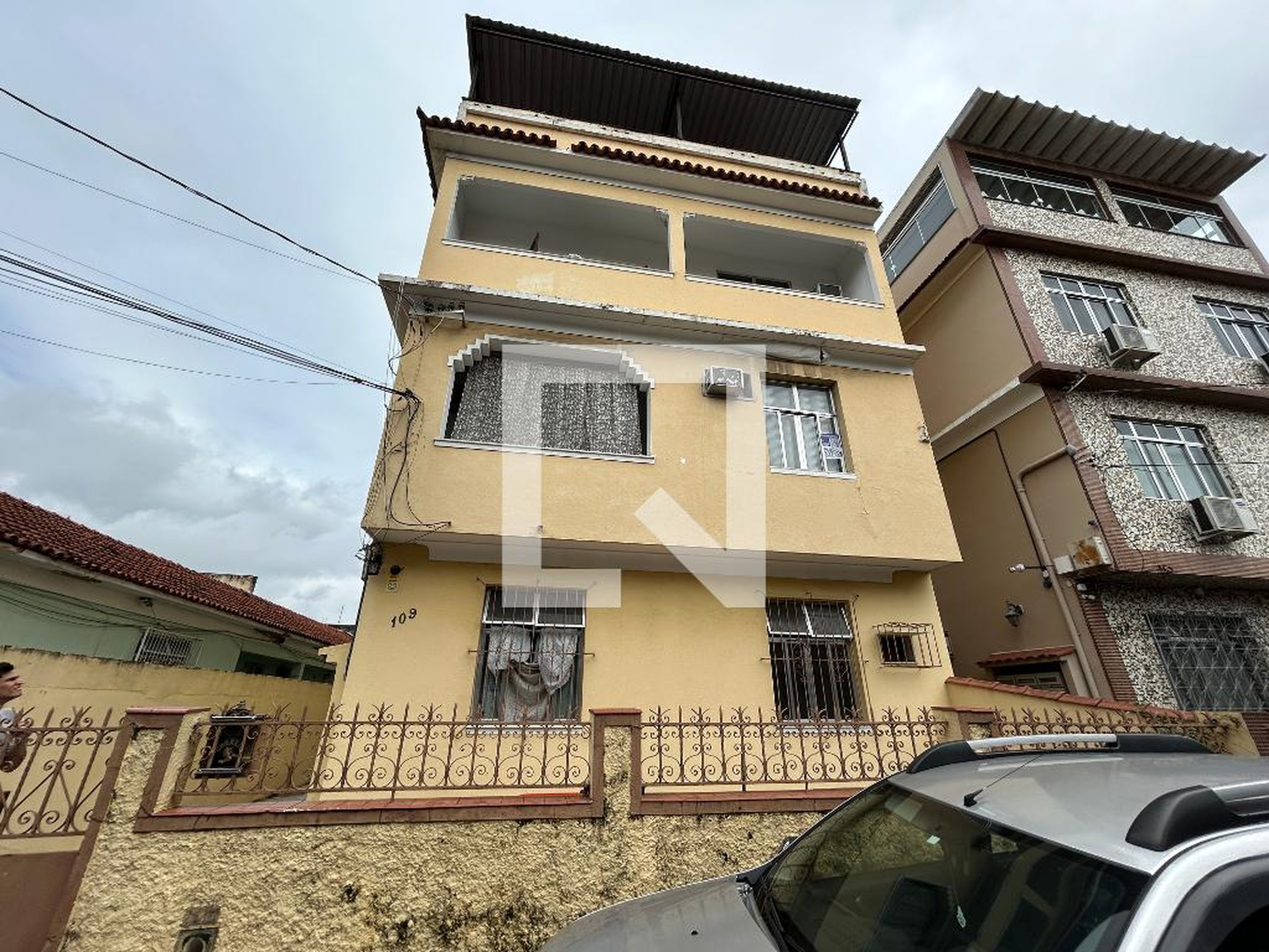 Fachada Condomínio em Rua Mallet, 109