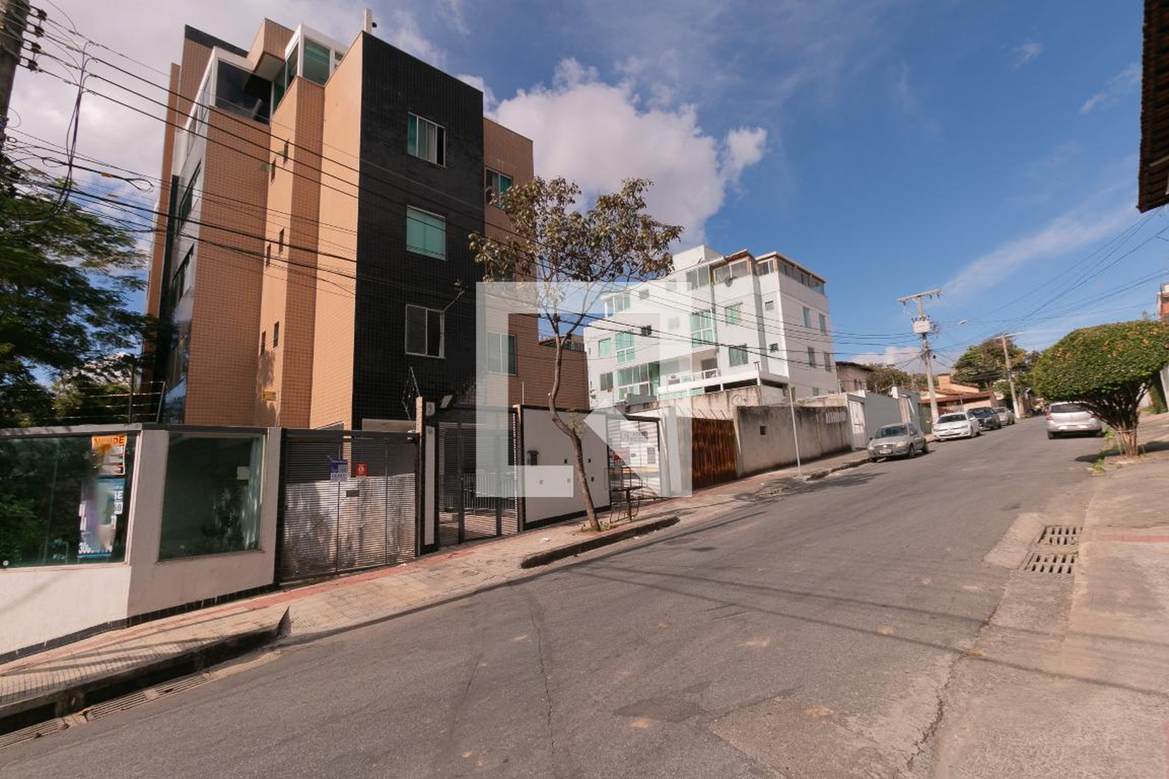 Fachada Condomínio em Rua Oswaldo Braga, 220