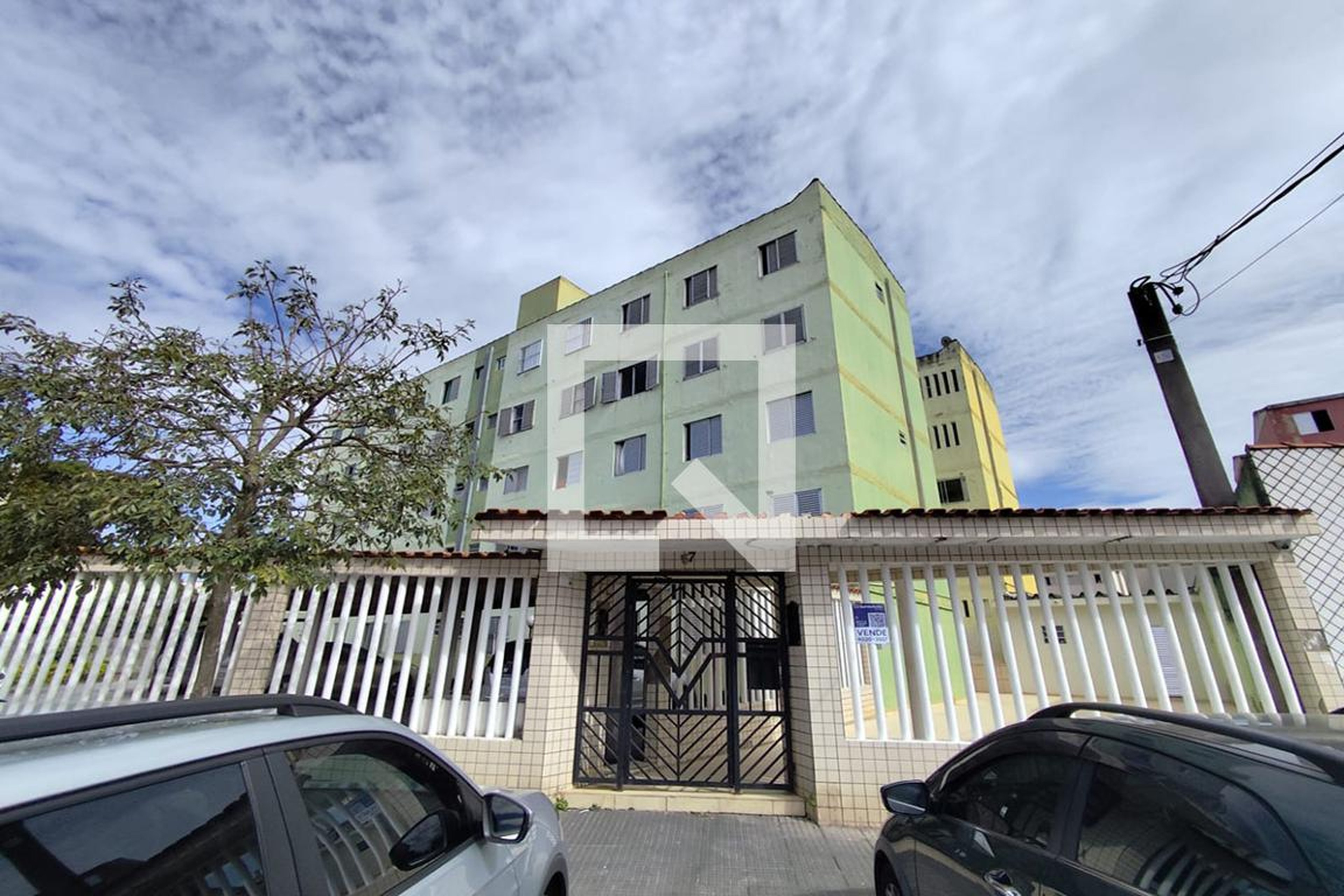 Fachada Condomínio em Rua Padre Miguel de Campos, 57