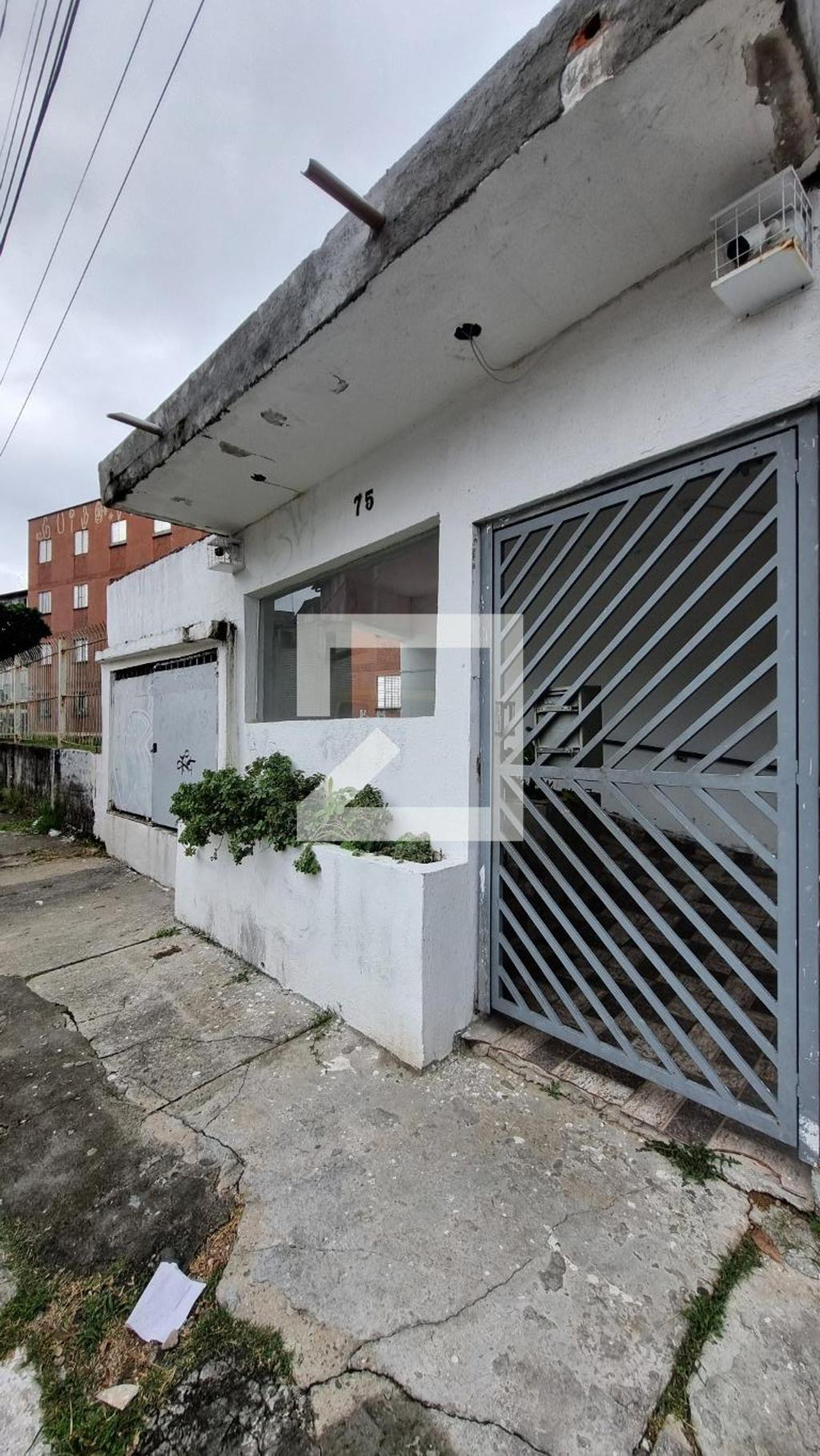 Fachada Condomínio em Avenida 3, 75