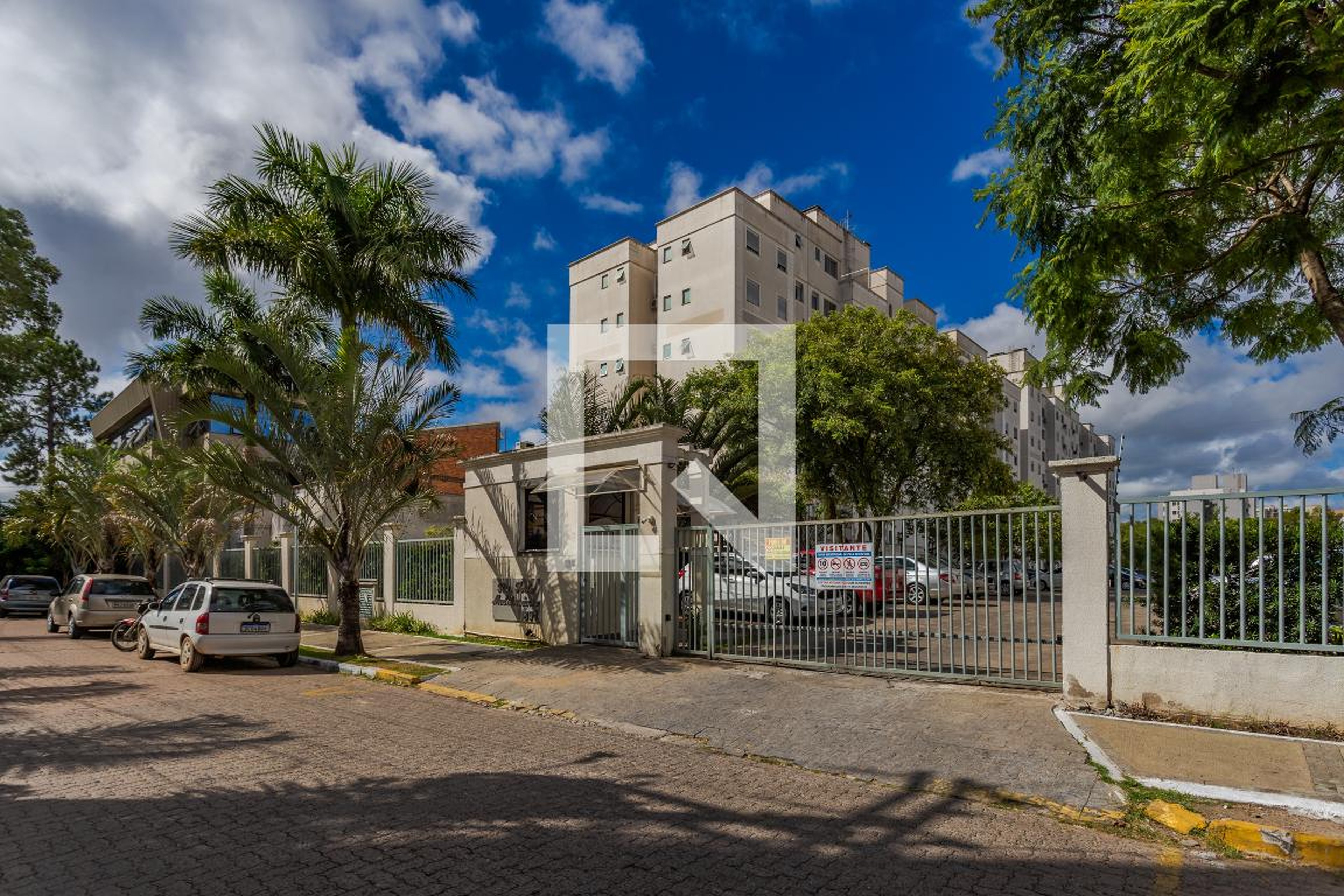 Fachada Condomínio em Rua Engenheiro Sadi Castro, 708