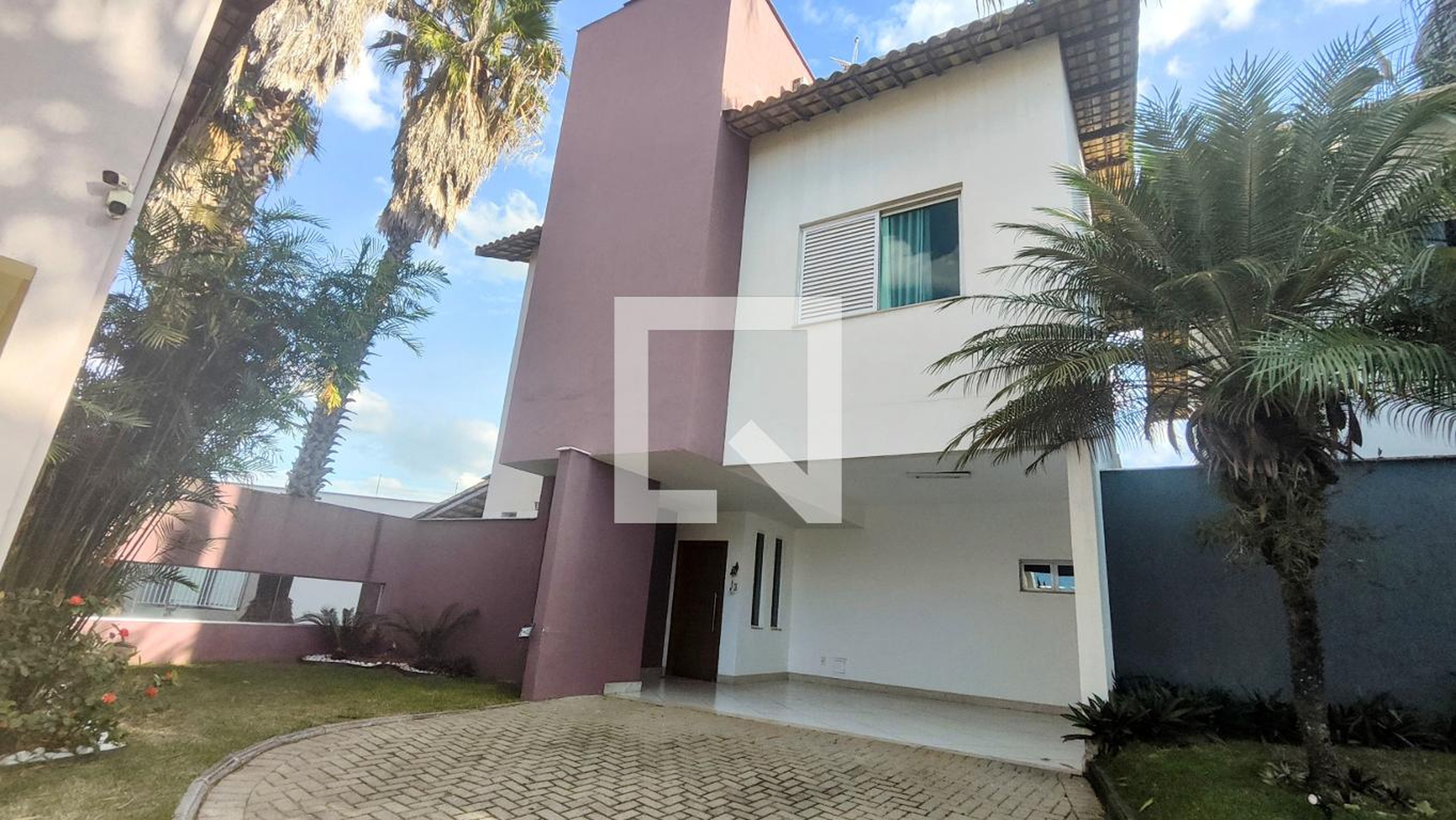 Fachada Condomínio em Rua Doná Ana Cândida, 370