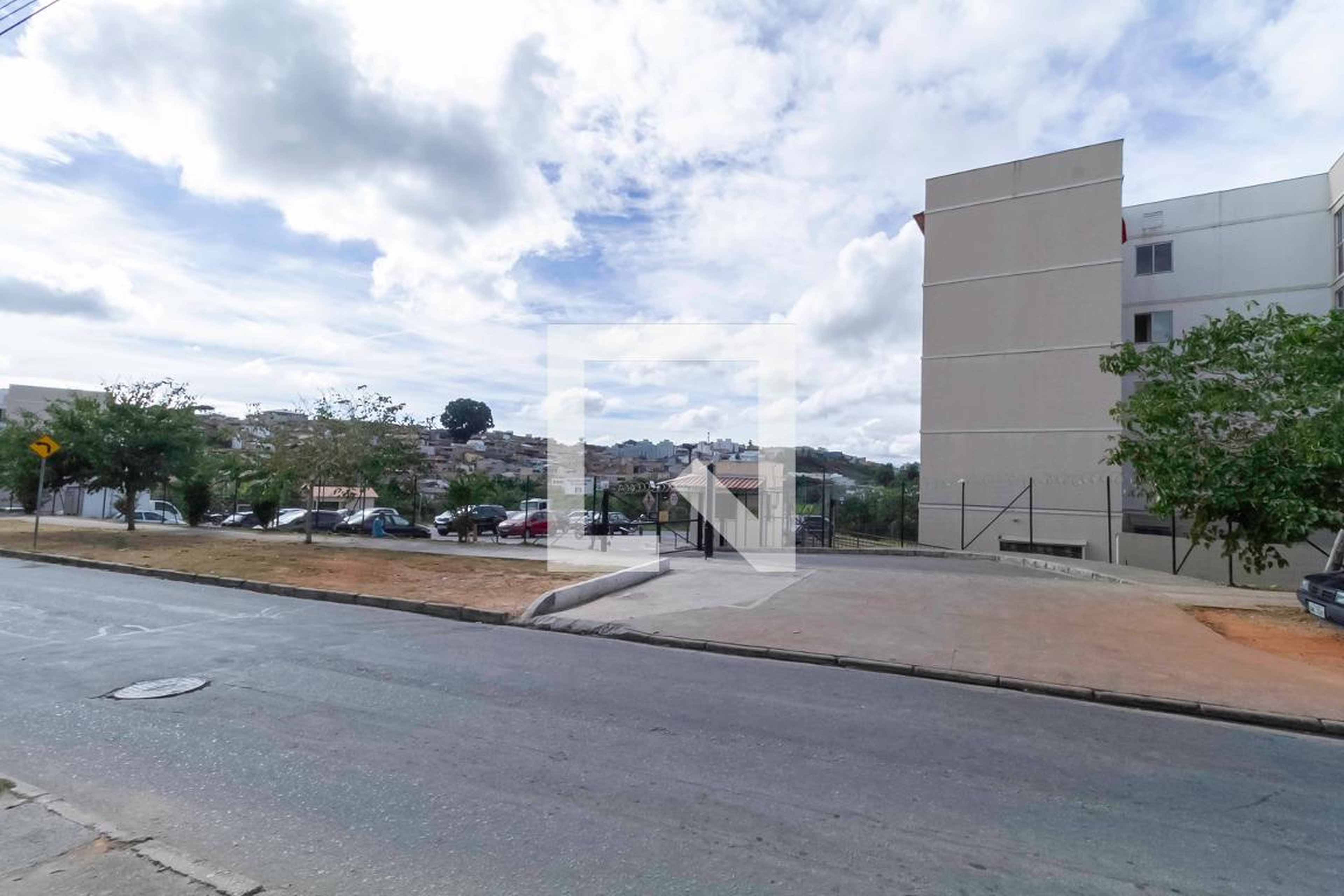 Fachada do condomínio Condomínio em Rua Professora Filomena Jardim, 800