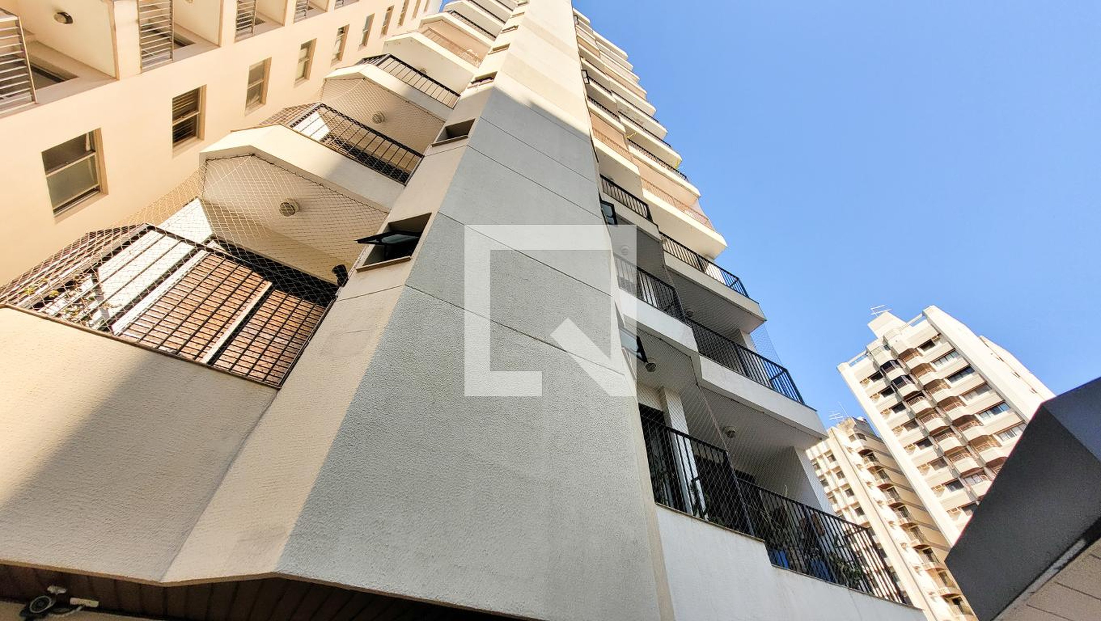 Fachada do Prédio Condomínio em Rua Santos Dumont, 198