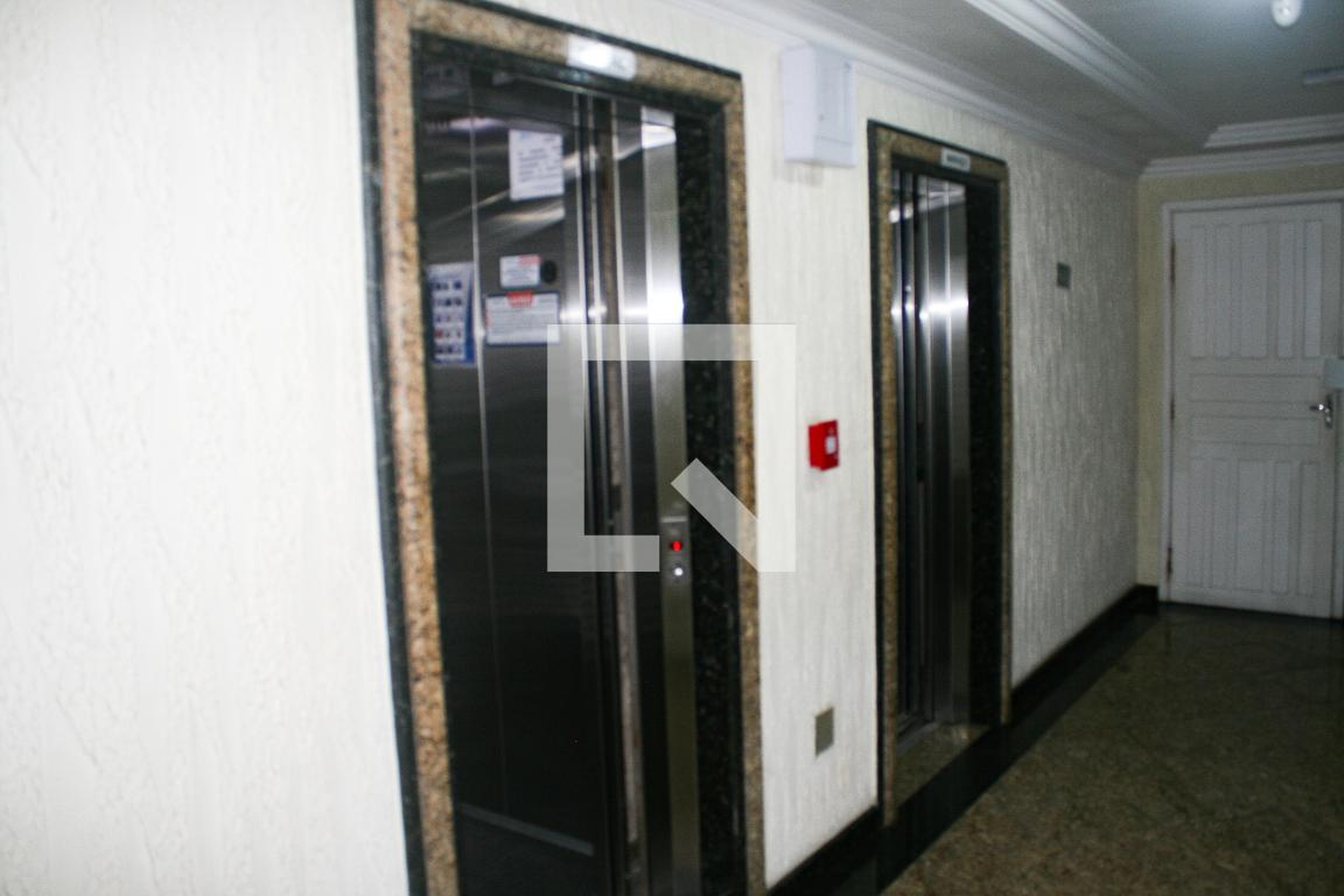 Hall de entrada - Res. J. Teixeira