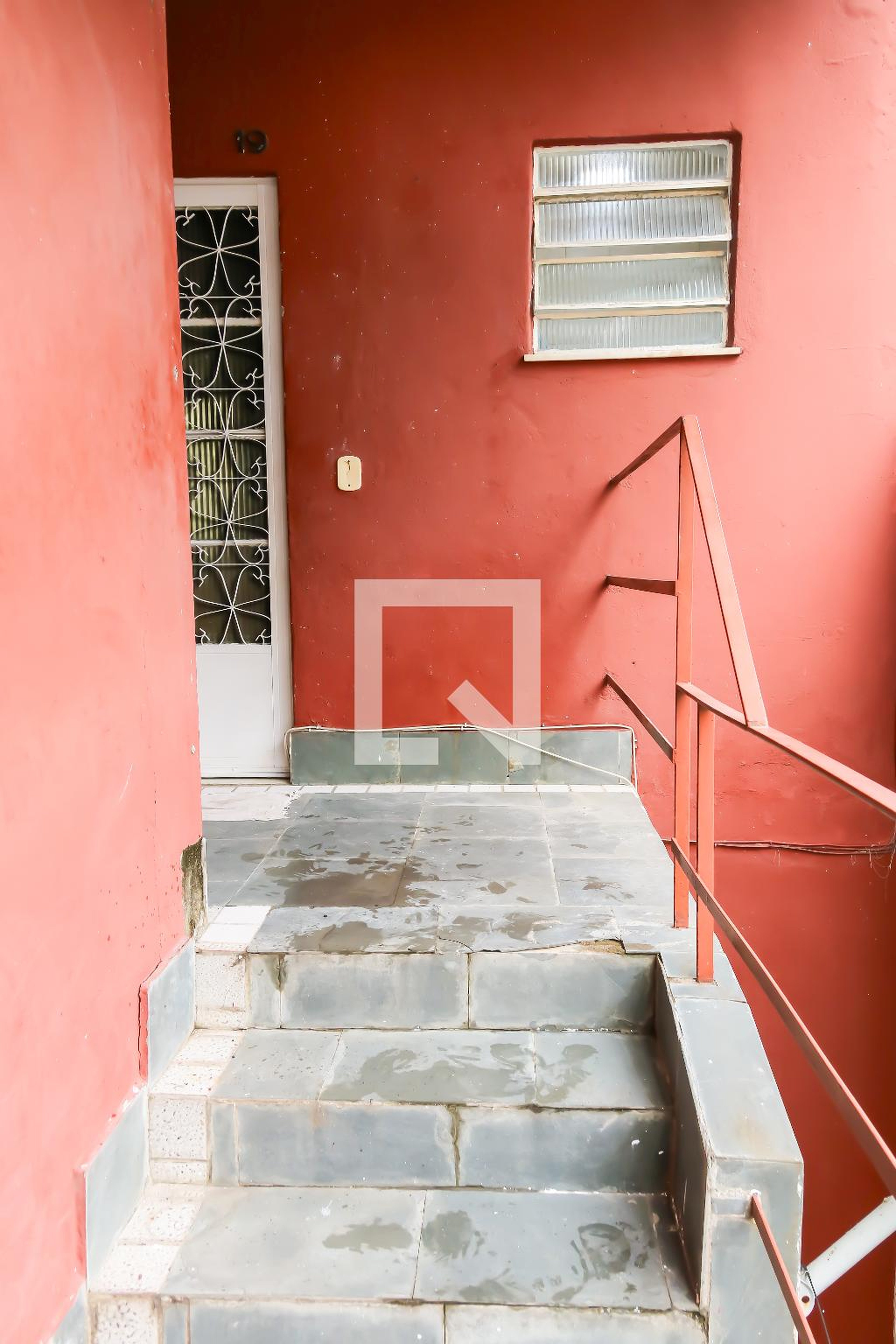 Entrada Condomínio em Rua Jorge Maurício Chometon, 26