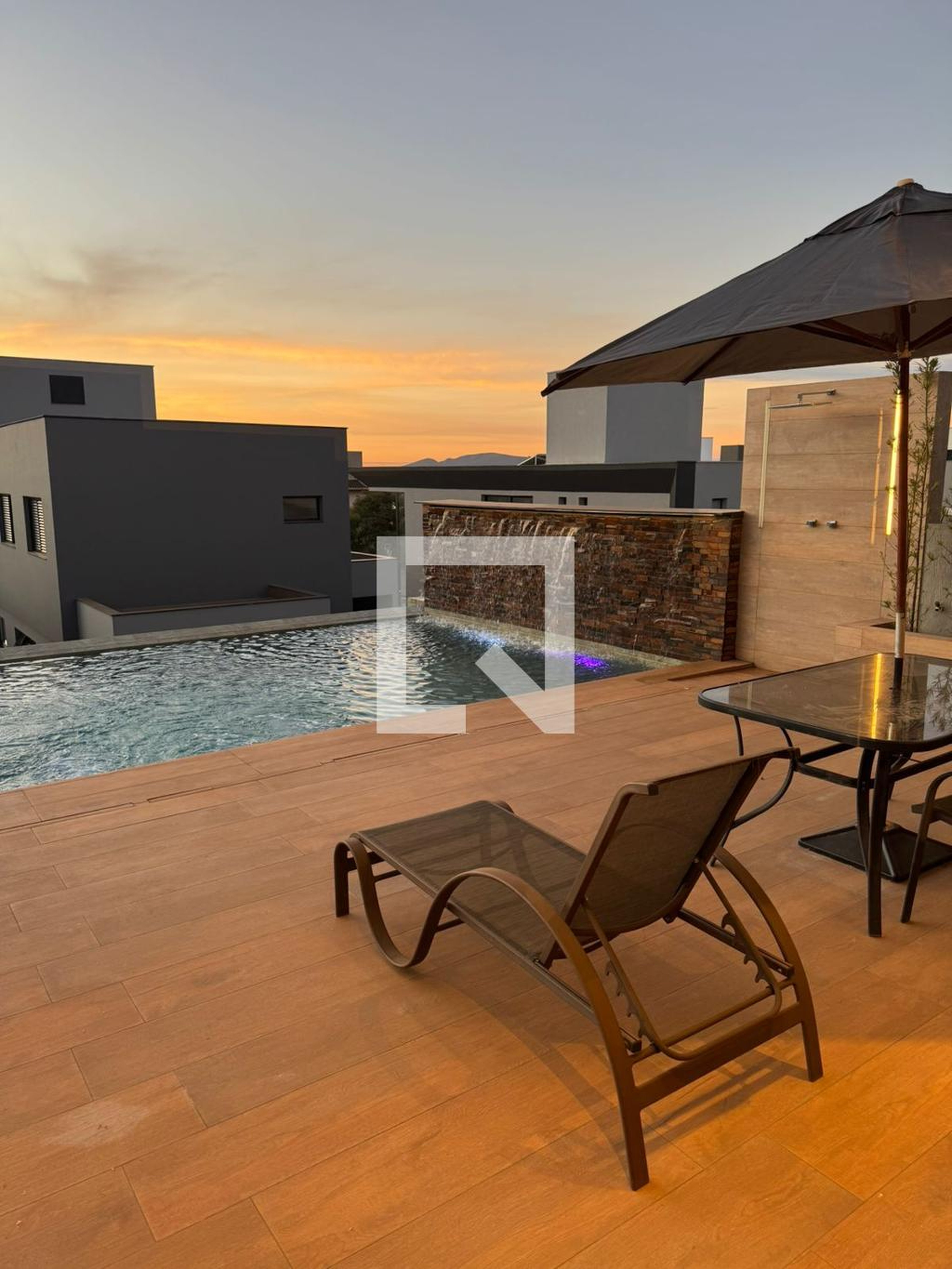 Piscina Condomínio em Rua dos Rouxinóis, 835