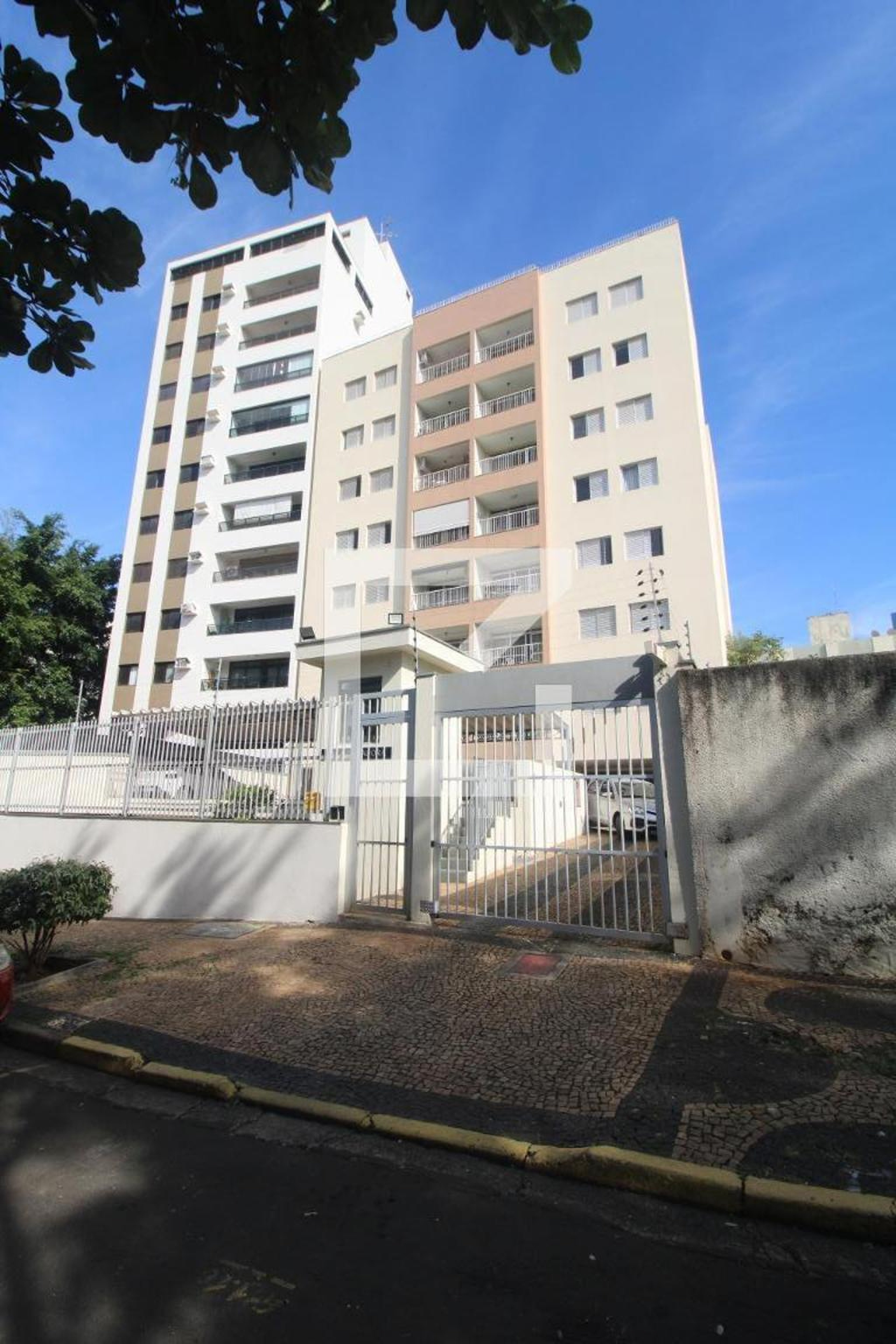 Fachada Condomínio em Rua João Stanis, 15