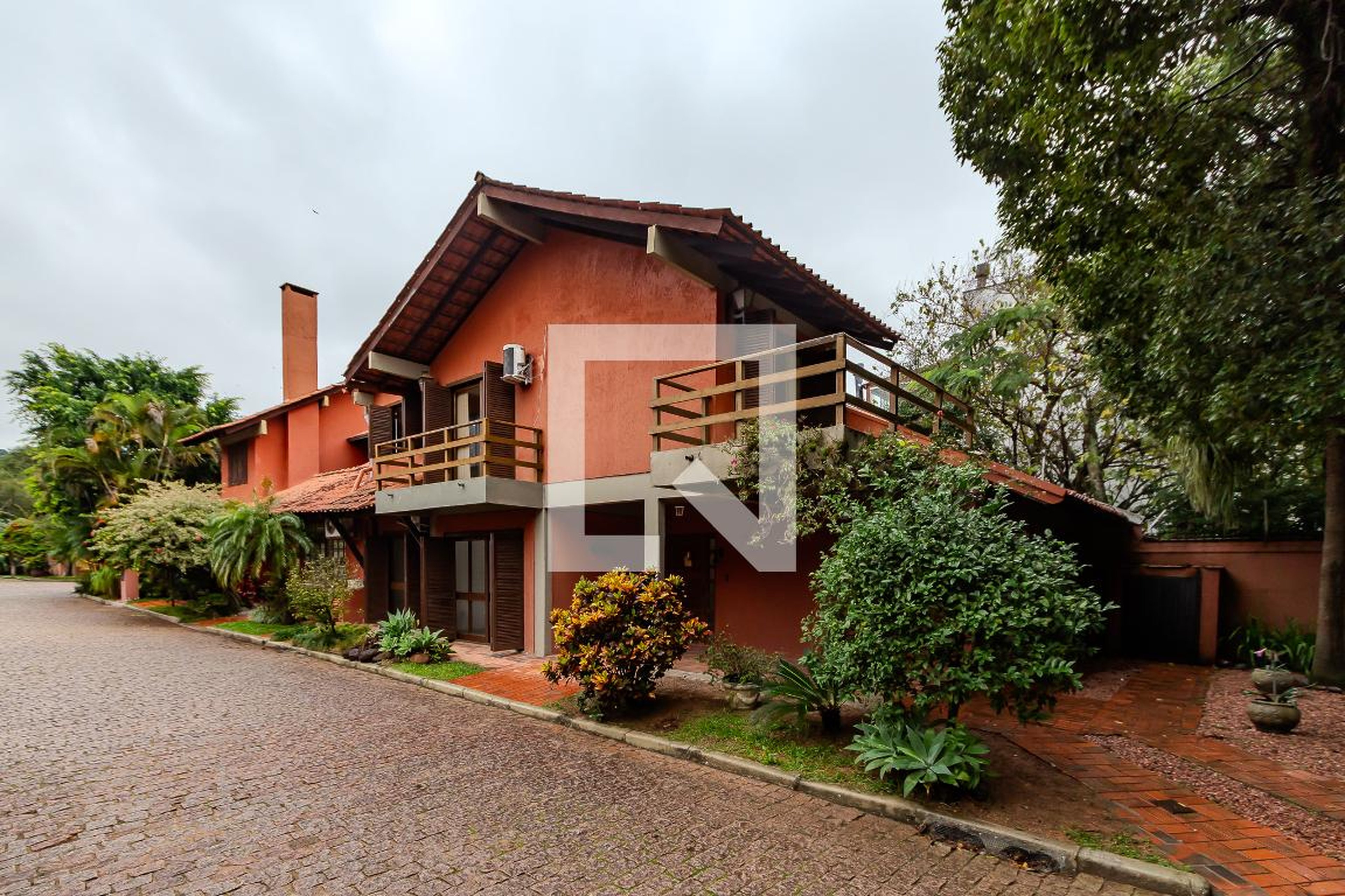 Fachada Condomínio em Rua Ladislau Neto, 189