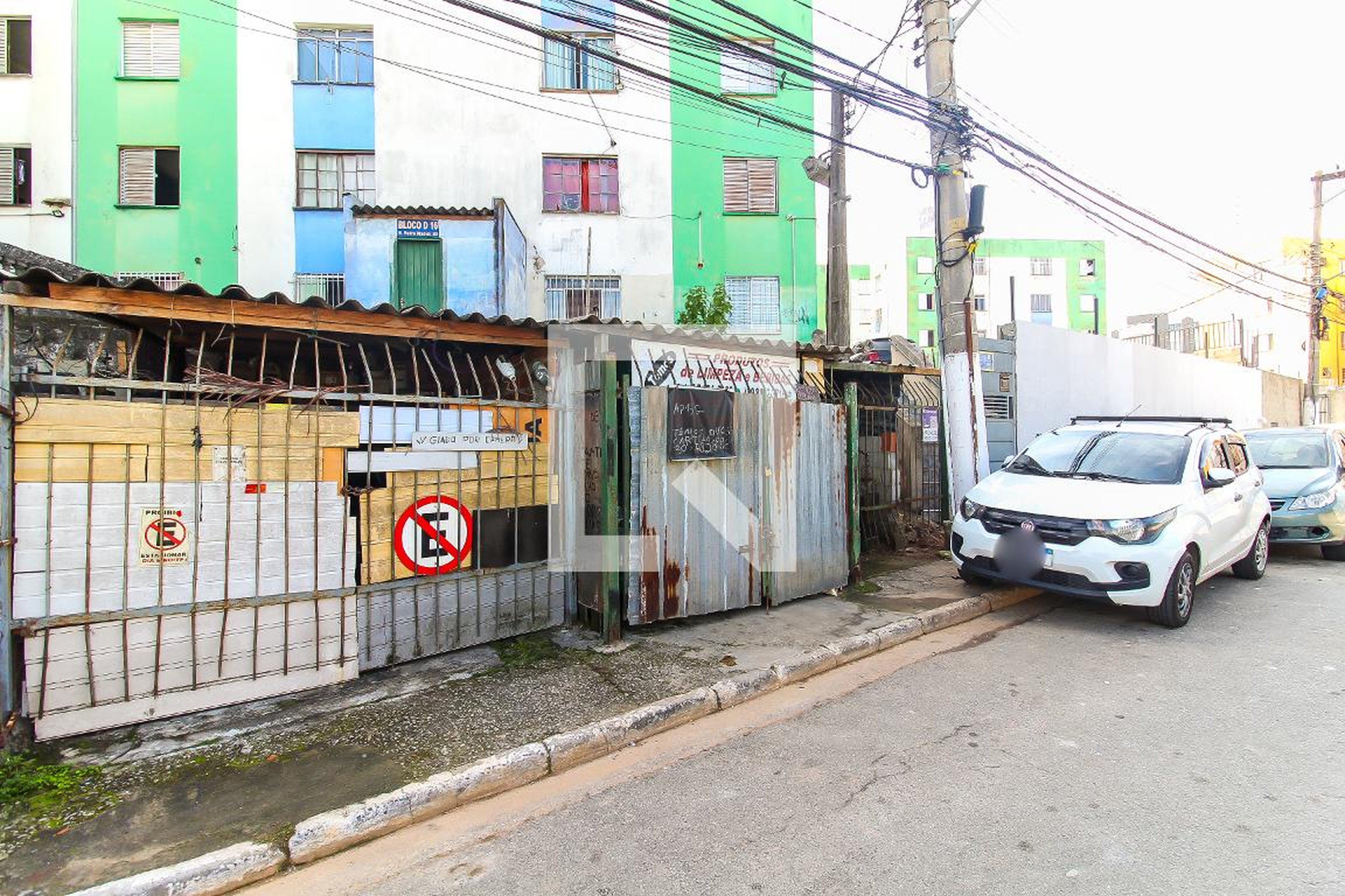 Fachada Condomínio em Rua Pedro Maciel, 83