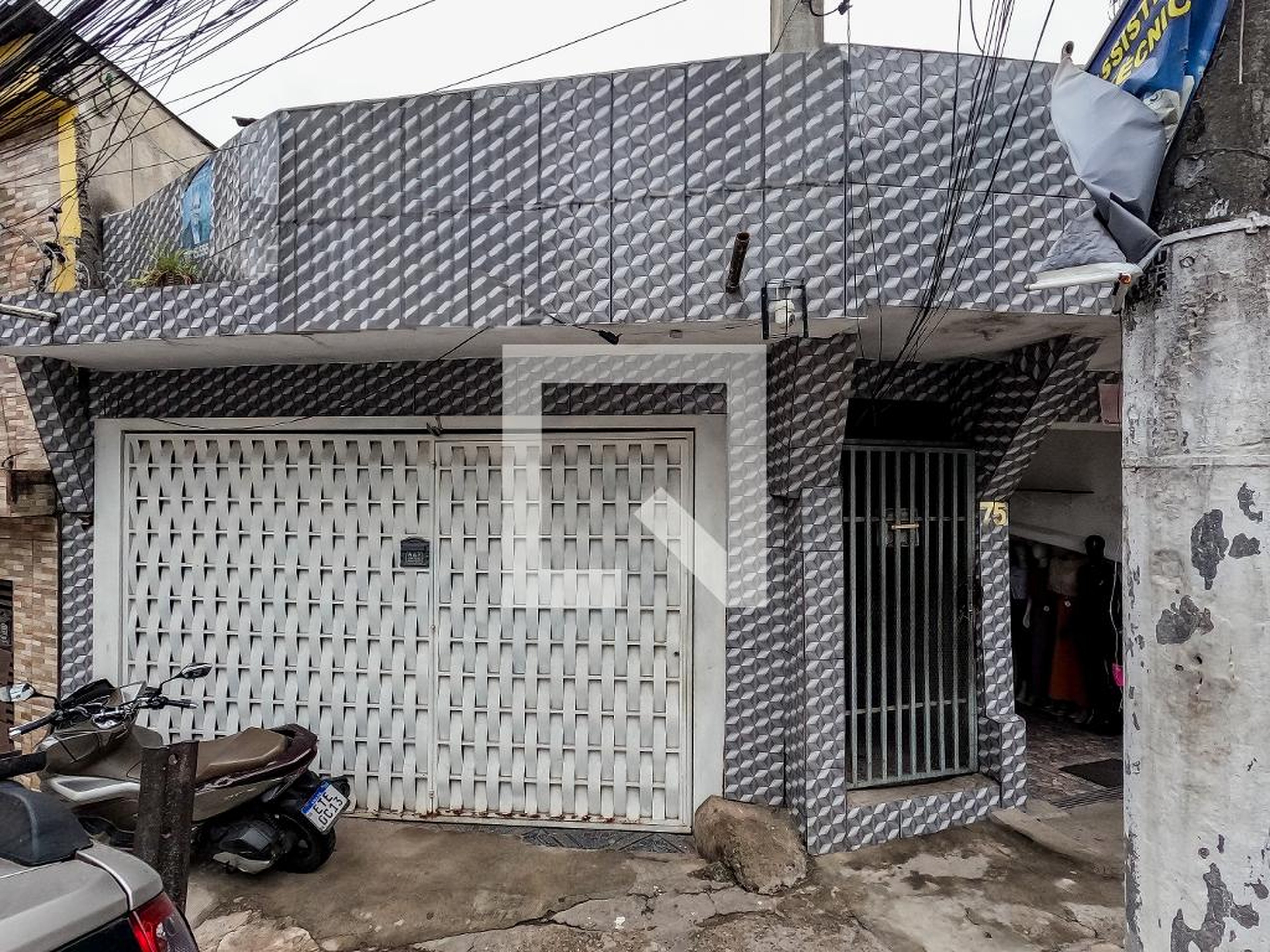 Fachada Condomínio em Rua Gervásio Leite Rebelo, 61