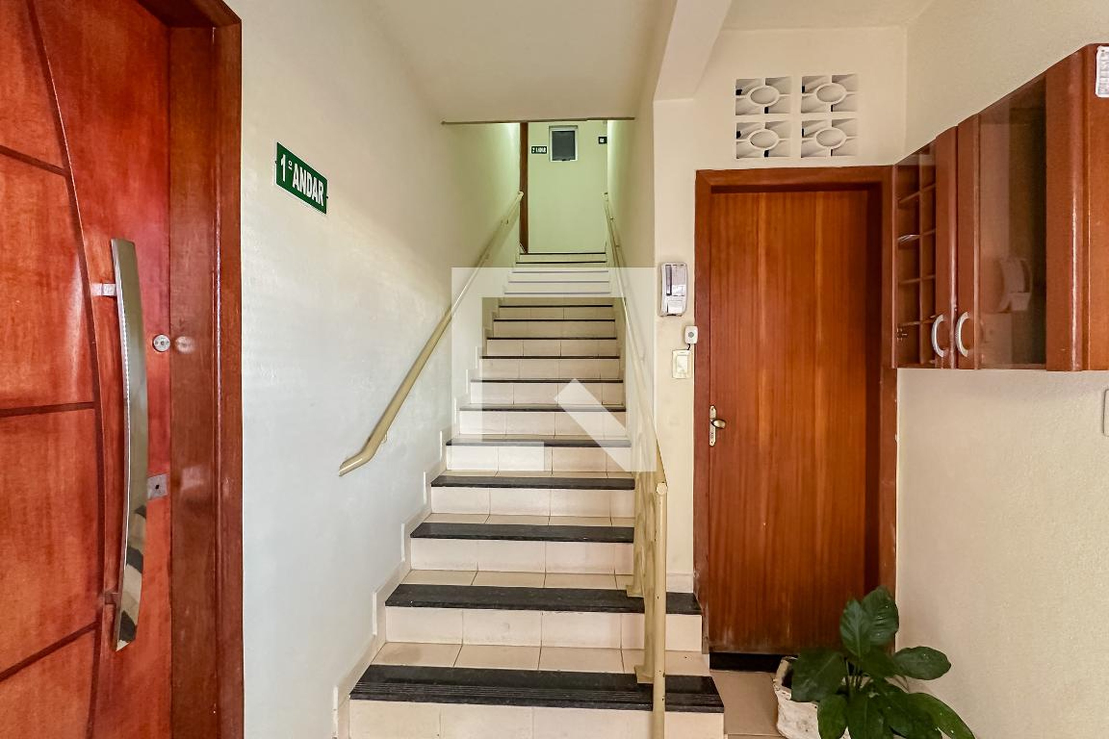 Hall social Condomínio em Rua Mario Pederneiras, 135