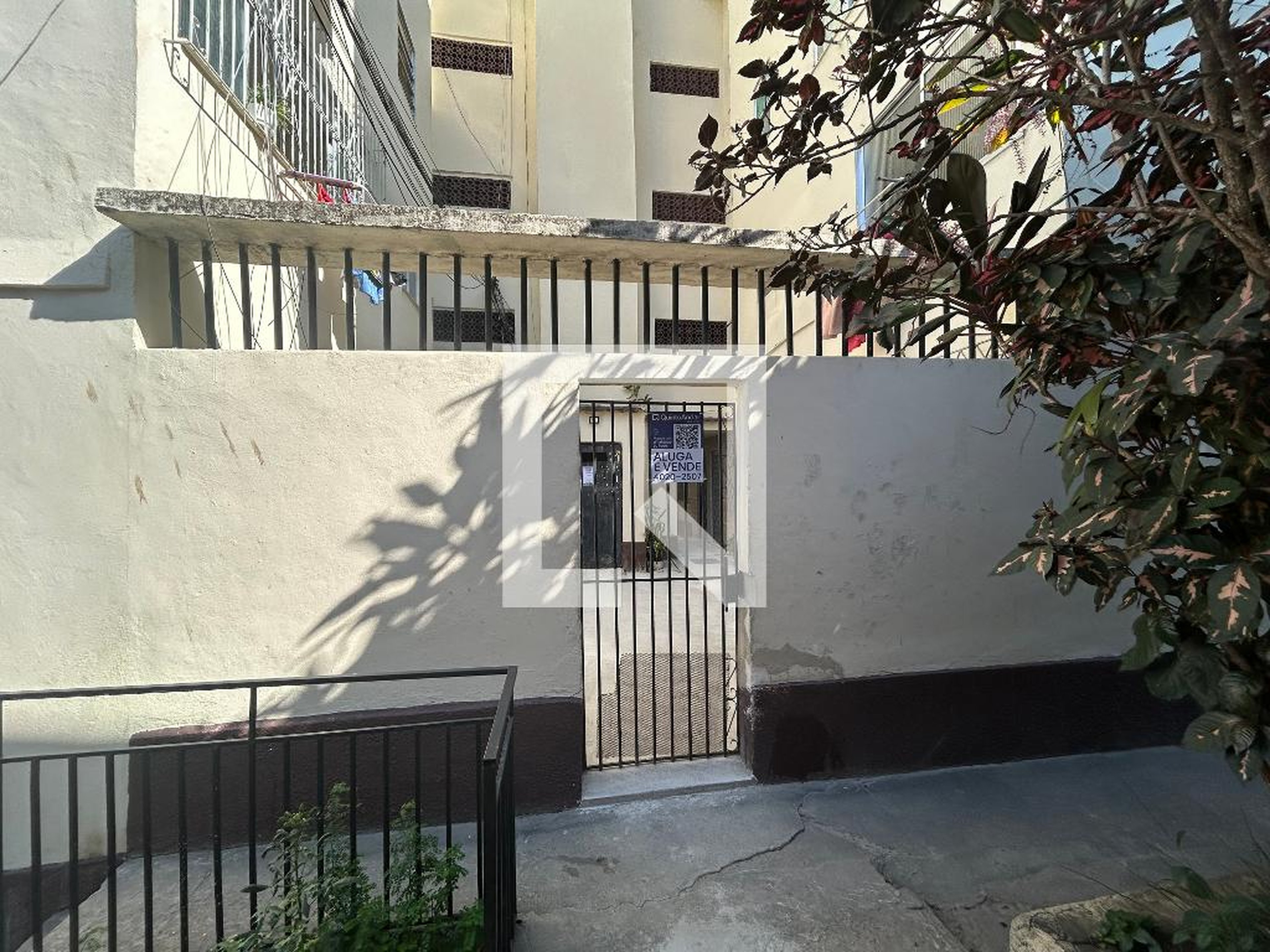 Fachada Condomínio em Rua Antenor Nascentes, 302