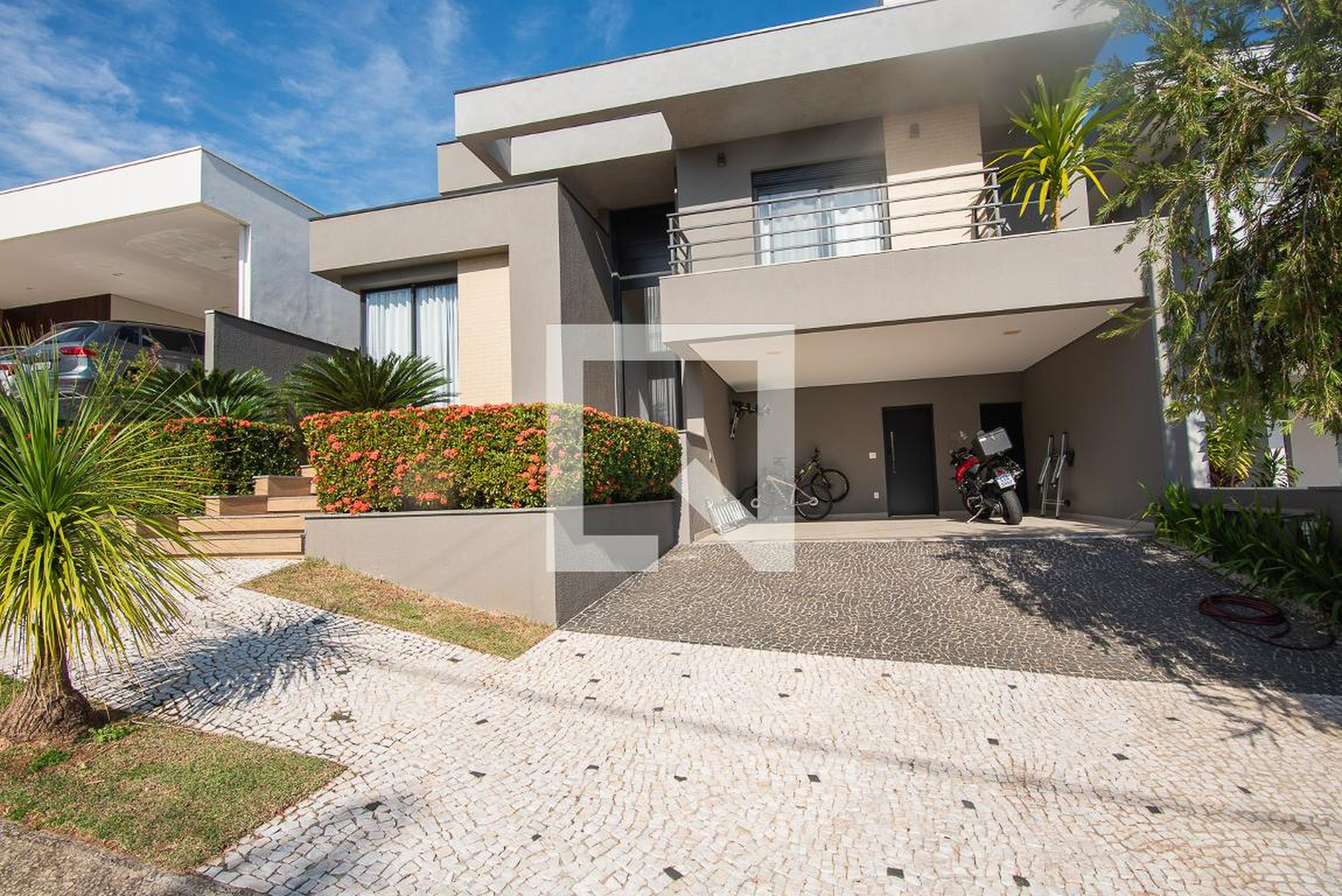 Fachada Condomínio em Rua Maria Carmen Chiminazzo, 28