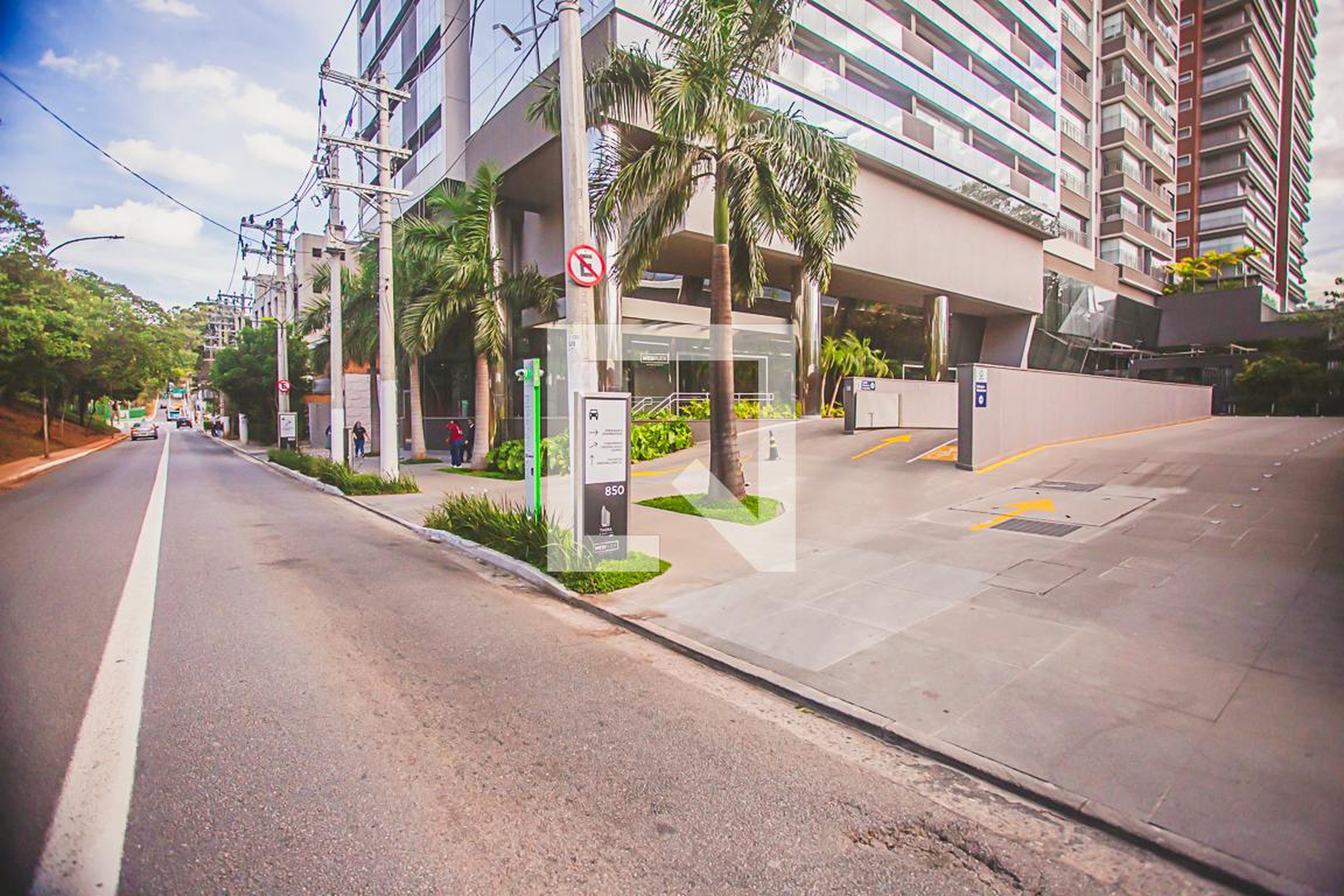 Fachada Condomínio em Avenida Rubem Berta, 151