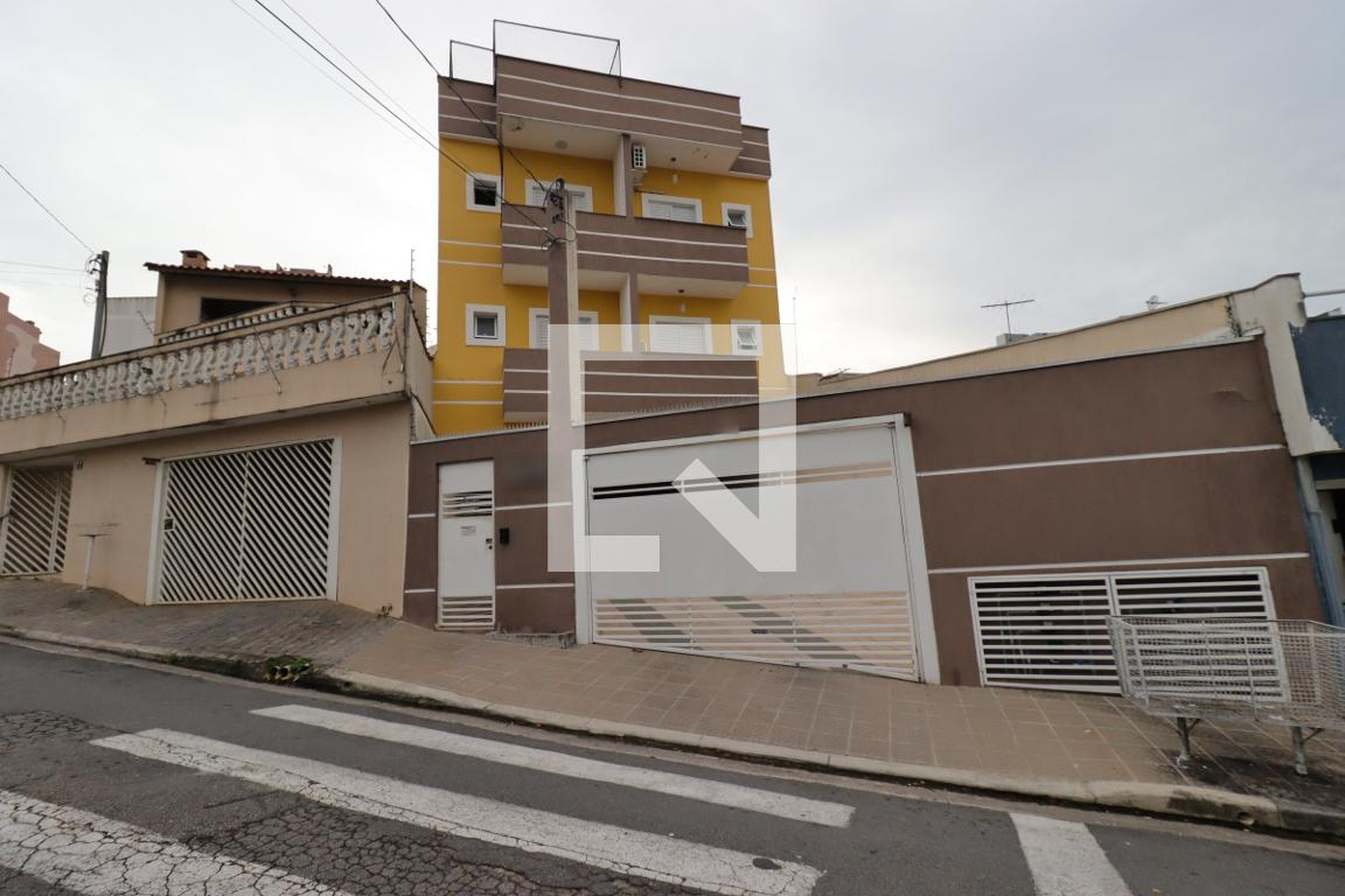 Fachada Condomínio em Rua Iraci, 95