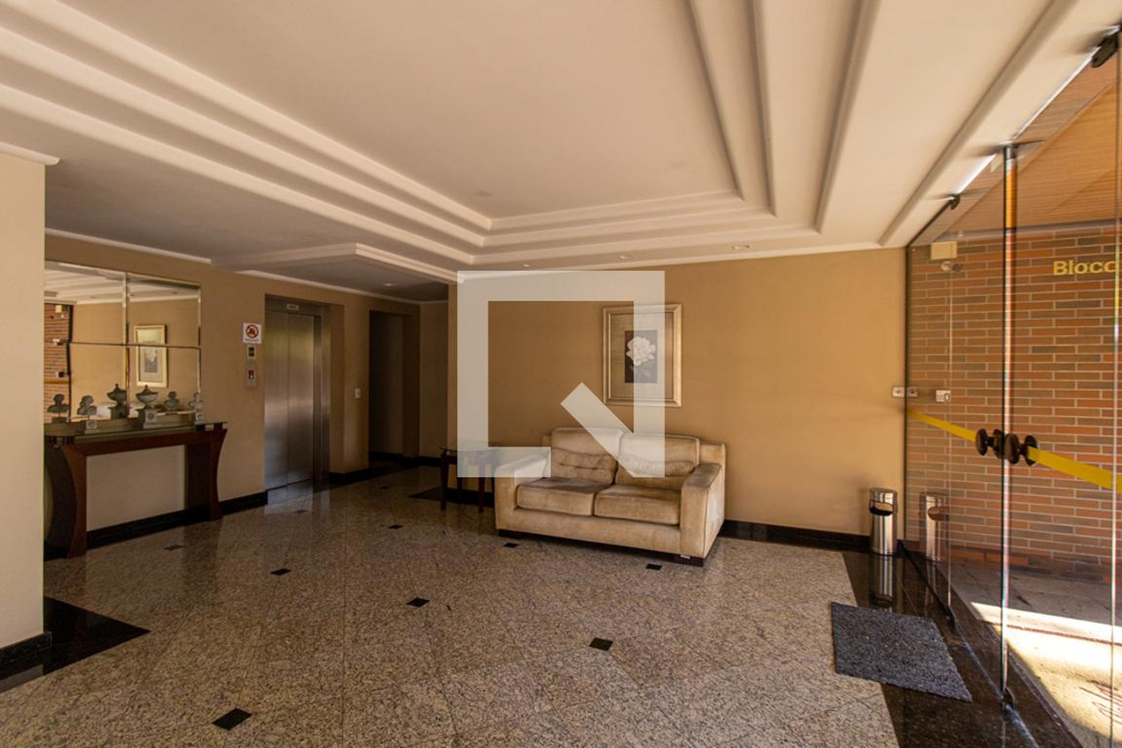 Hall de entrada - Ed. Solar da Glória