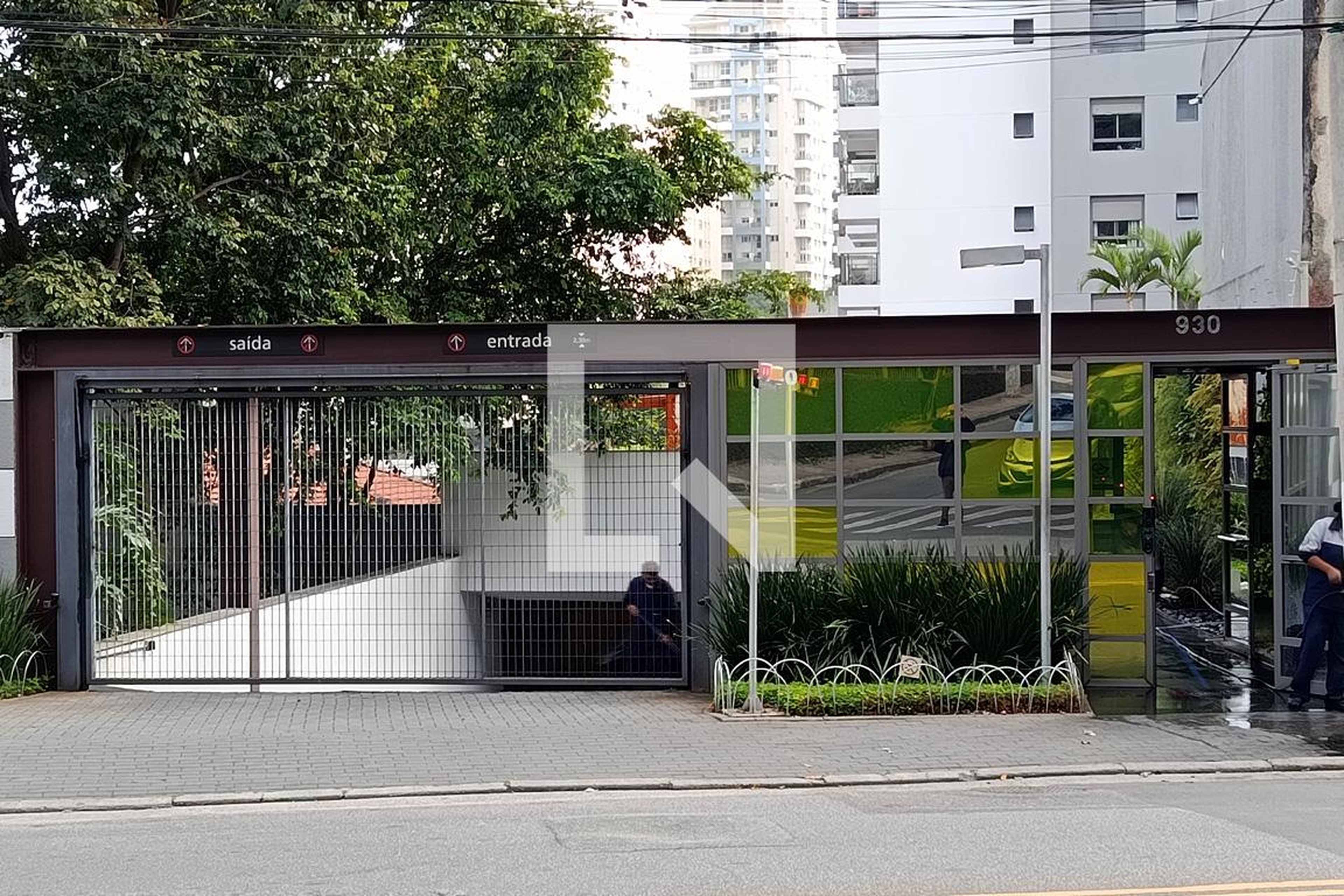 Fachada Condomínio em Rua Natingui, 430