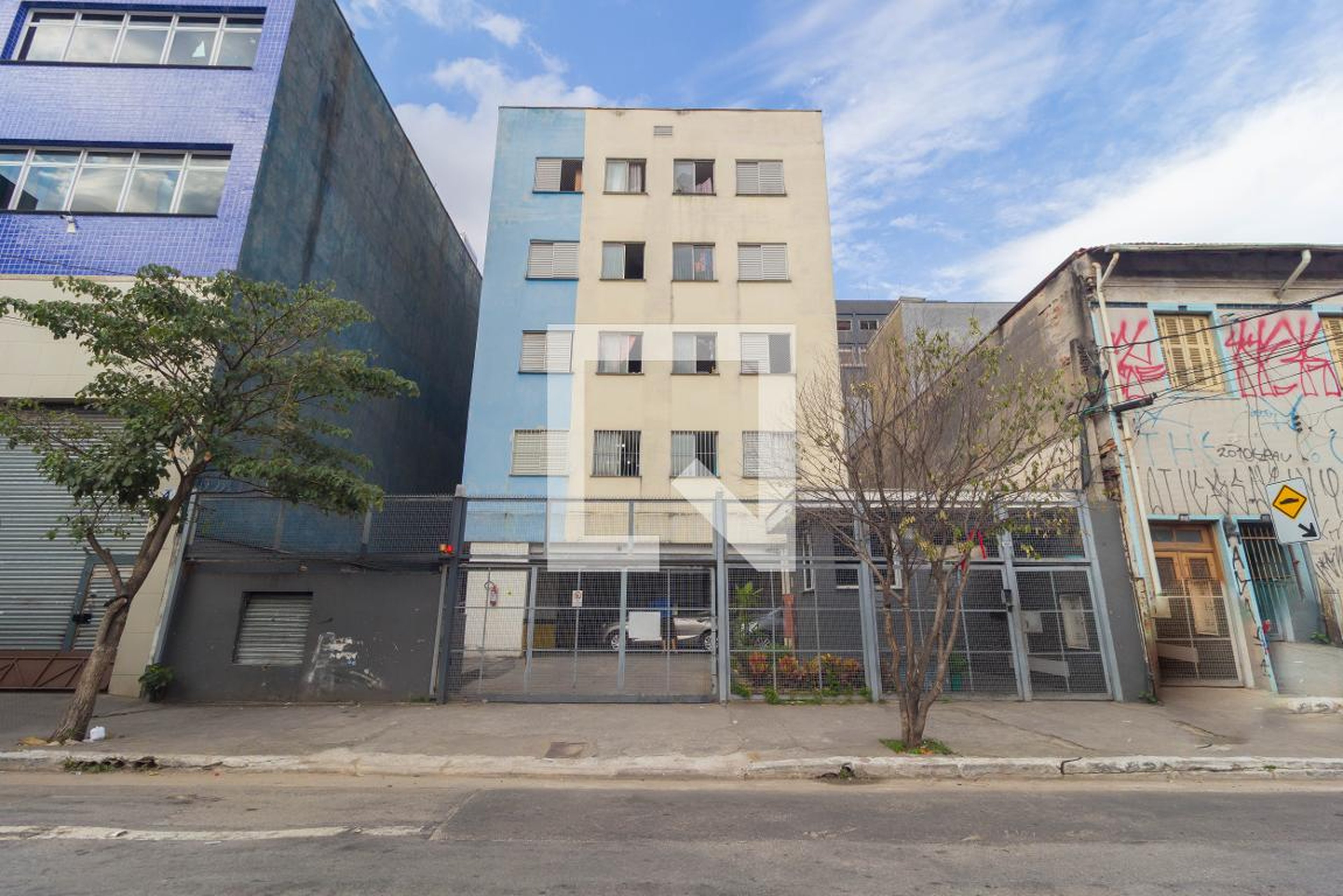 Fachada Condomínio em Rua Canindé, 306